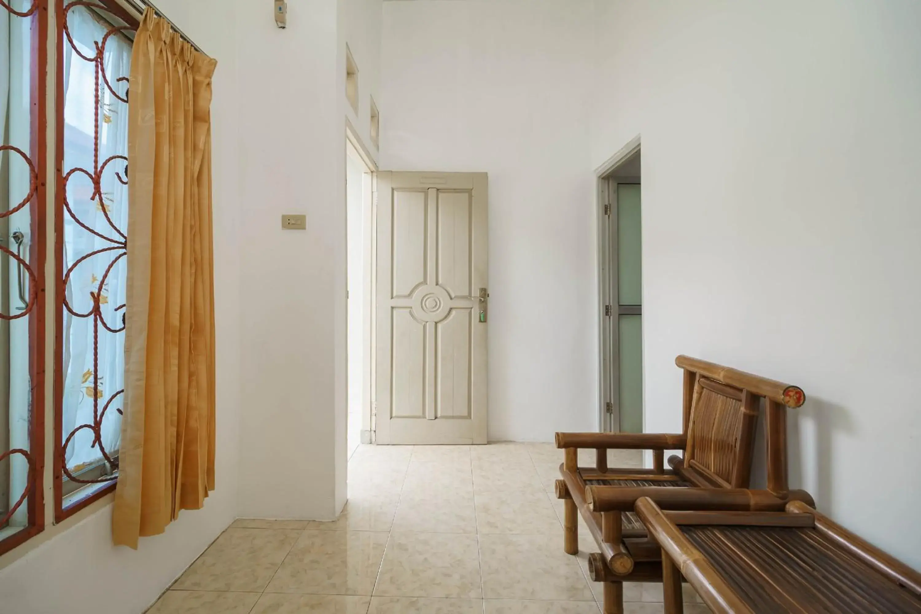 Living room in RedDoorz Syariah near Watervang Lubuk Linggau 2 Living room in RedDoorz Syariah near Watervang Lubuk Linggau 2