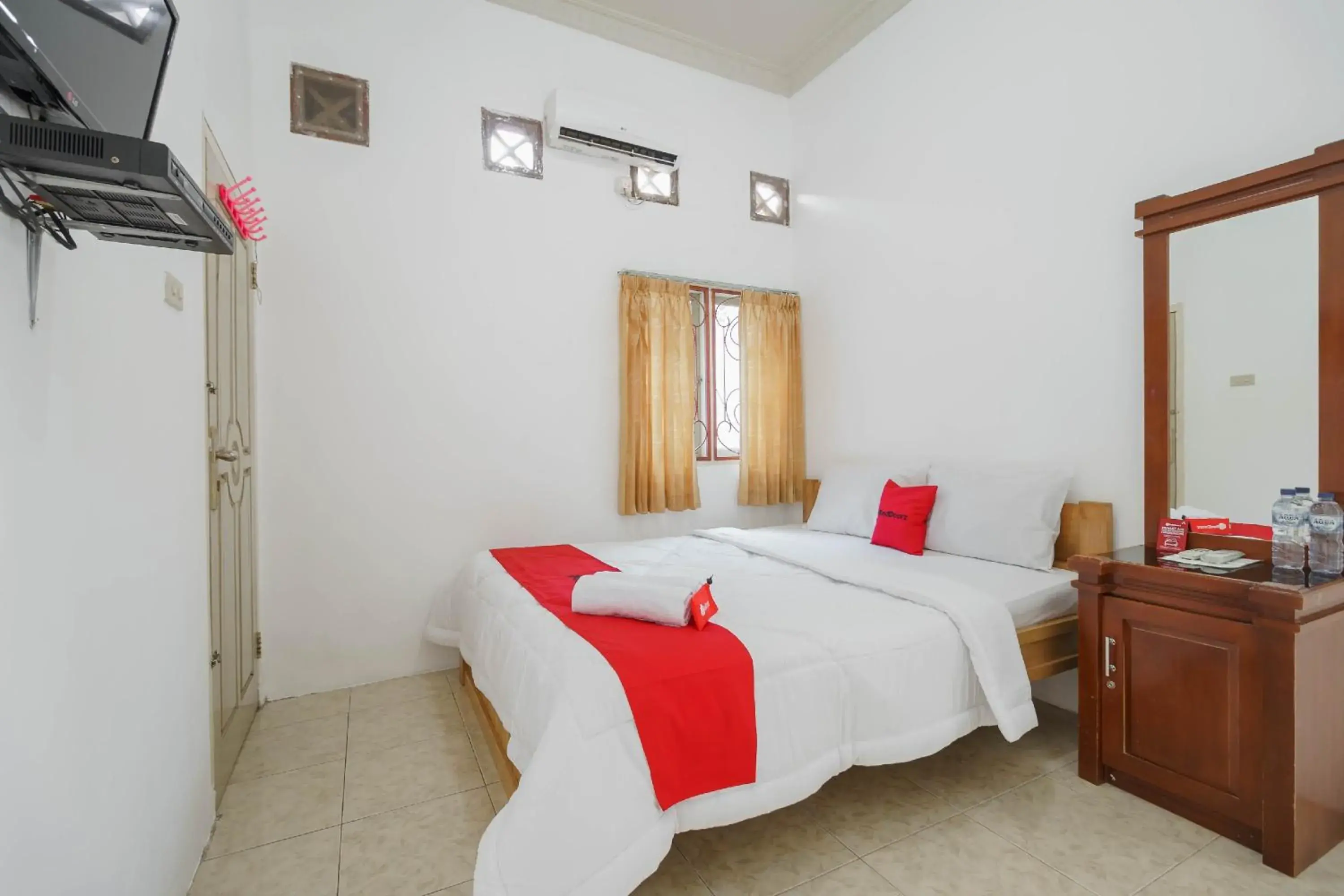 Bedroom, Bed in RedDoorz Syariah near Watervang Lubuk Linggau 2 Bedroom, Bed in RedDoorz Syariah near Watervang Lubuk Linggau 2