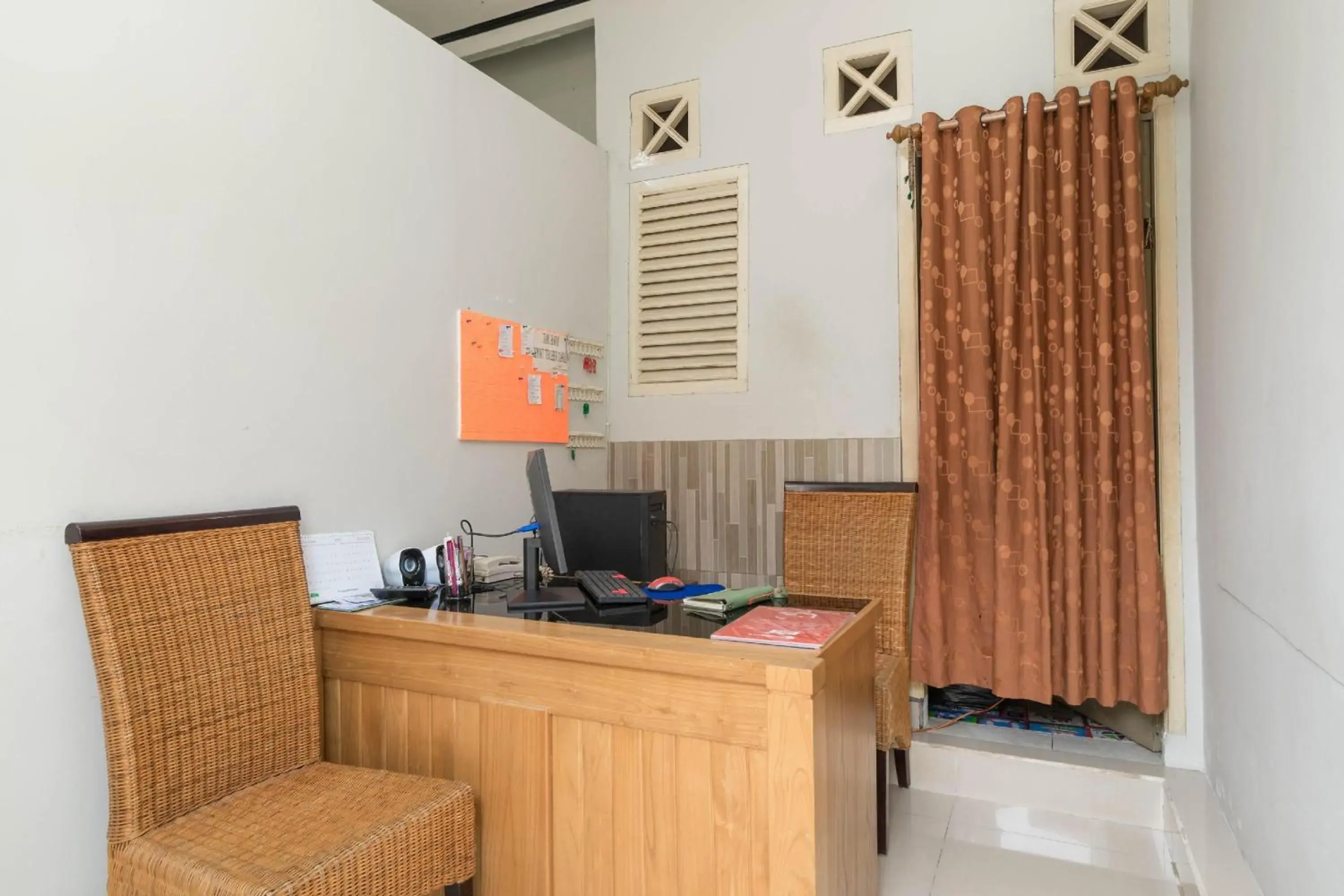 Lobby or reception in RedDoorz Syariah near Watervang Lubuk Linggau 2 Lobby or reception in RedDoorz Syariah near Watervang Lubuk Linggau 2