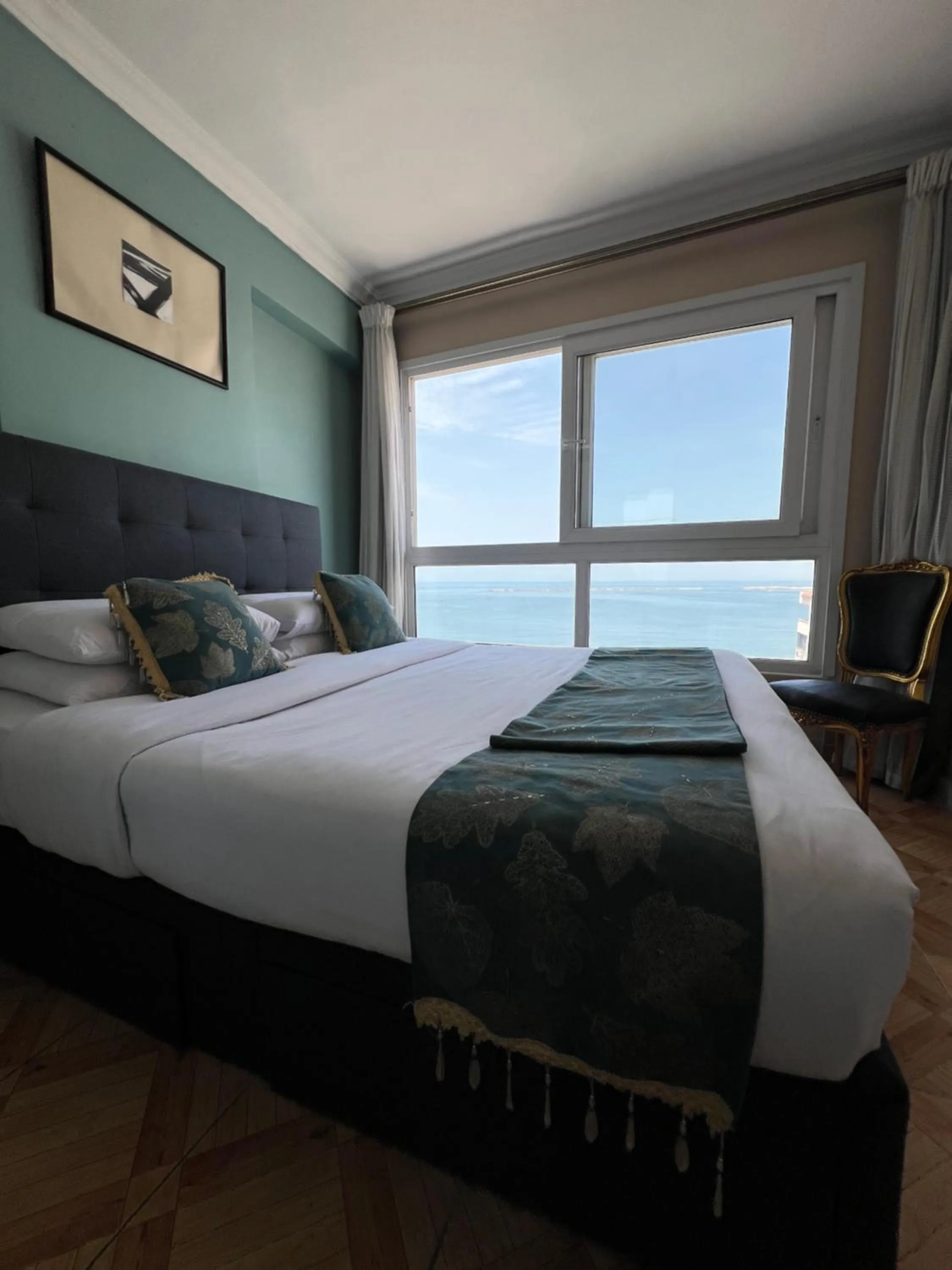 Downtown Sea View Suites