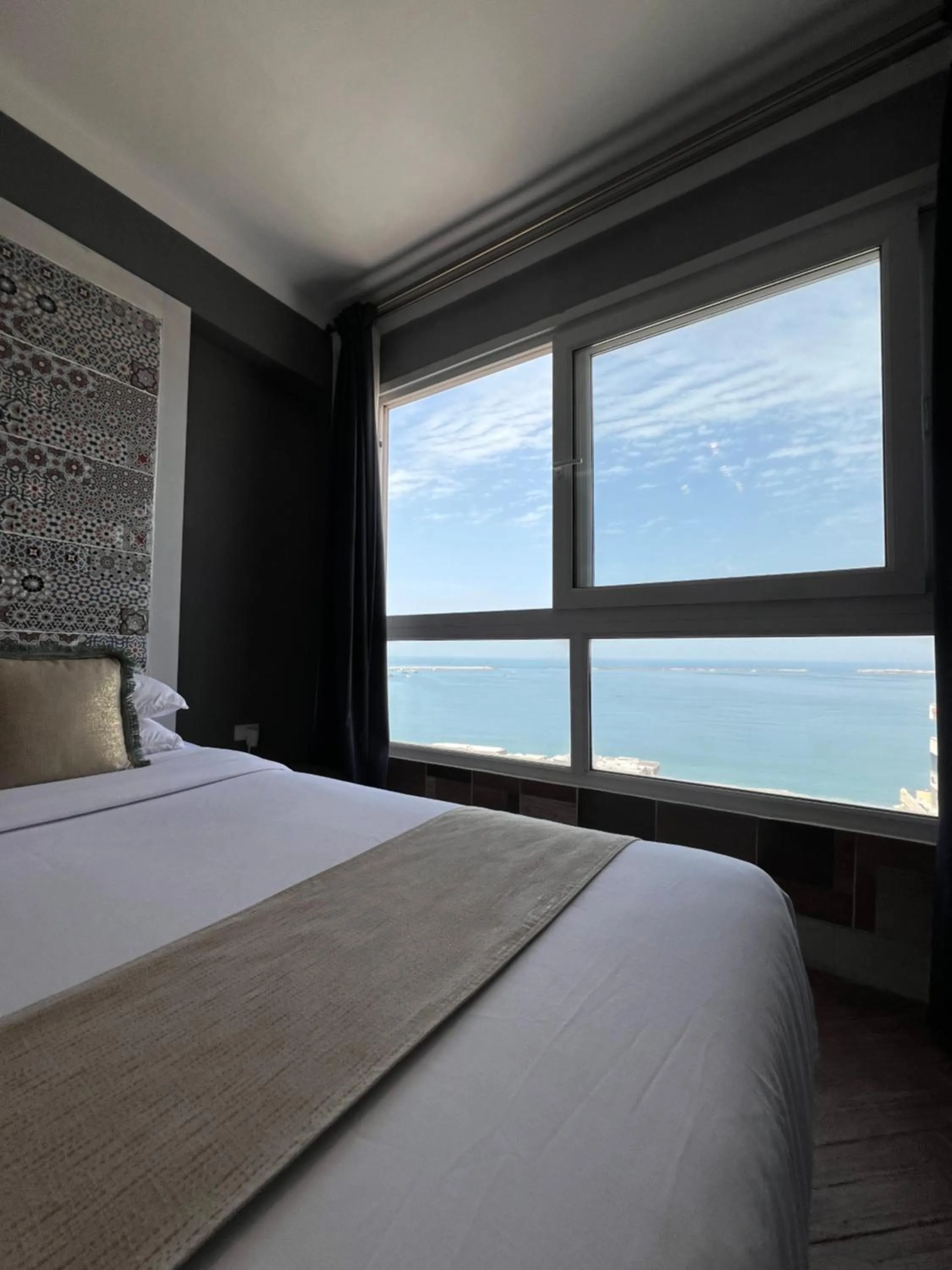 Downtown Sea View Suites