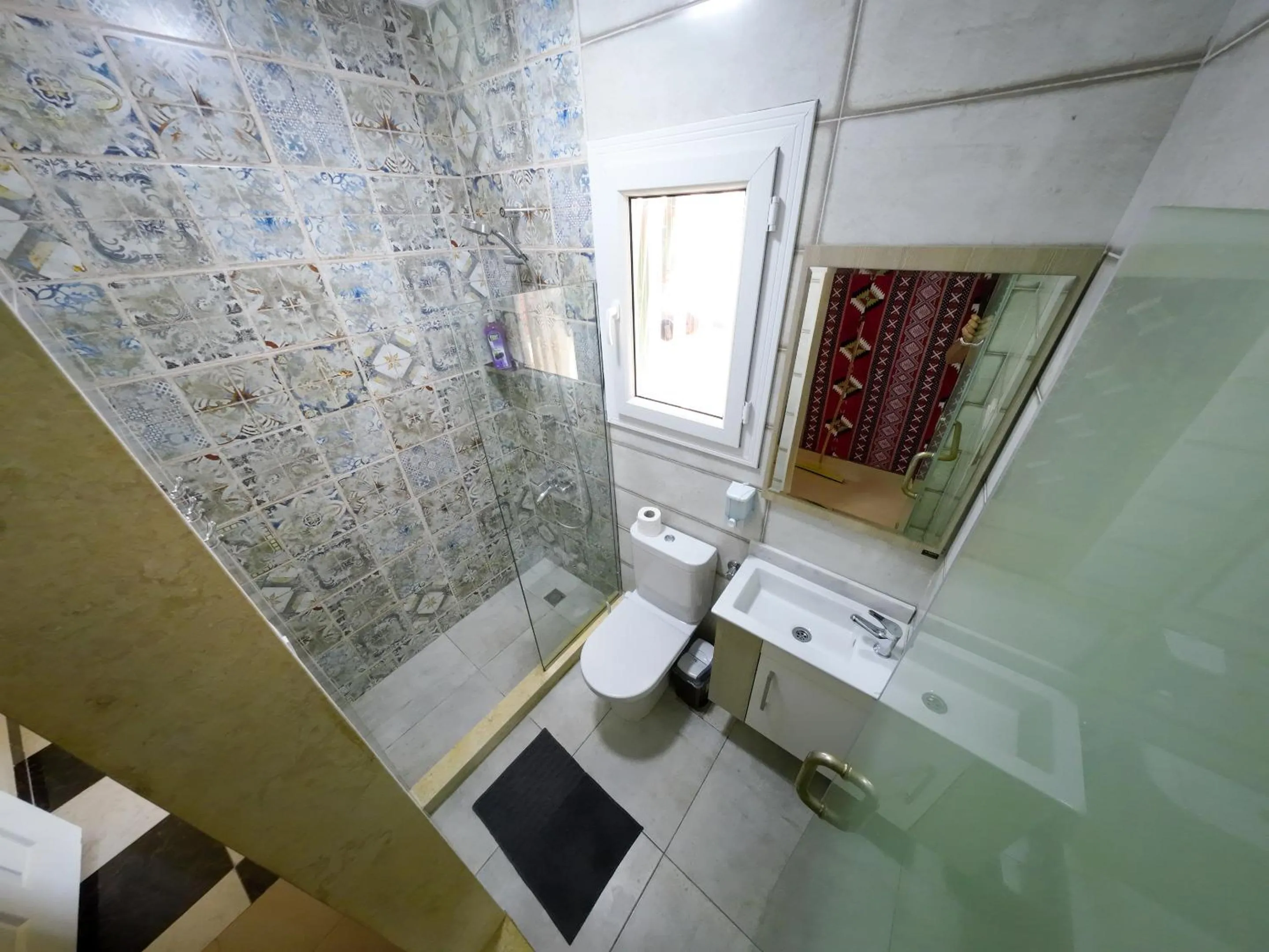 One-Bedroom Apartment in Downtown Sea View Suites