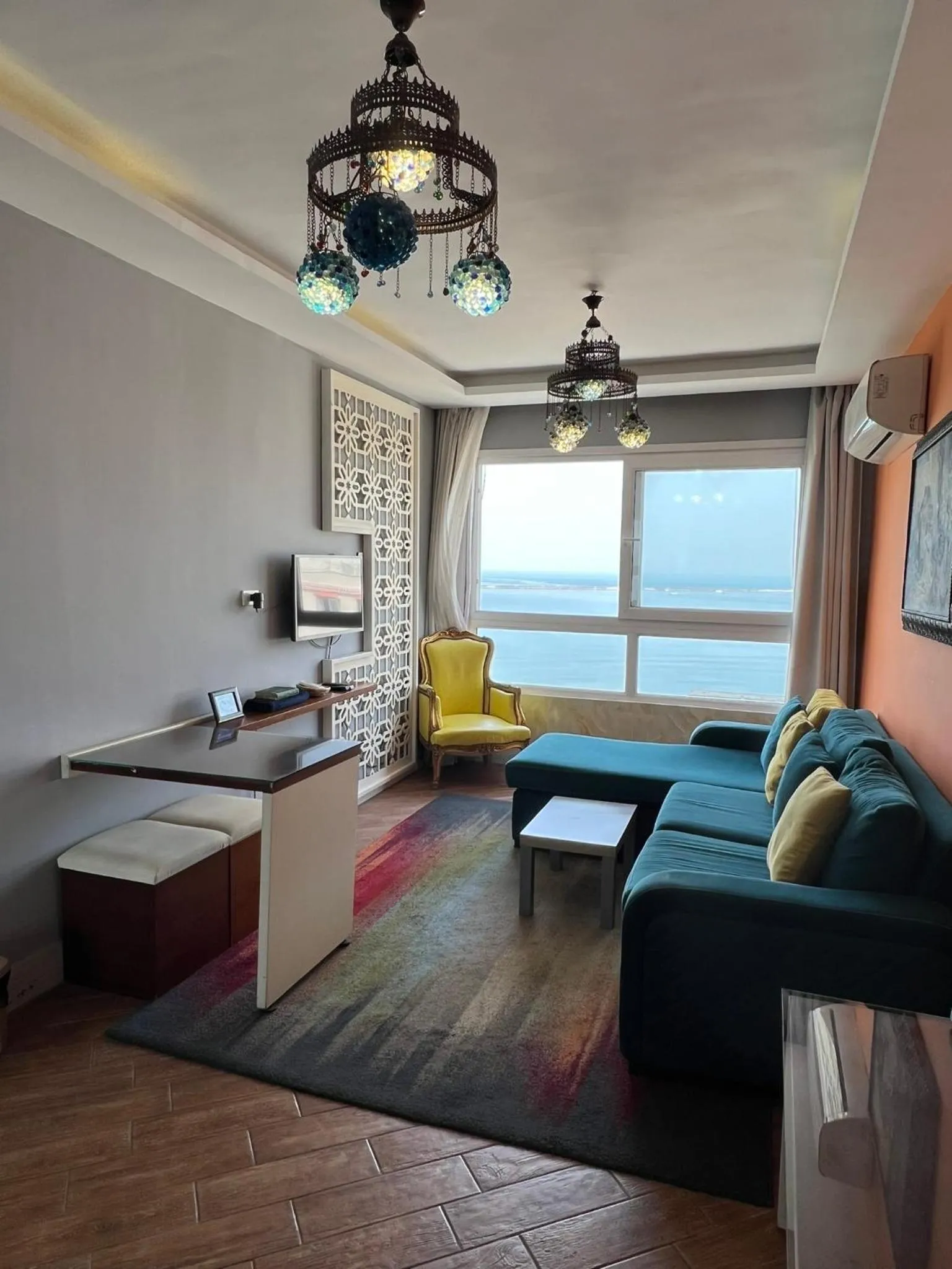 Downtown Sea View Suites