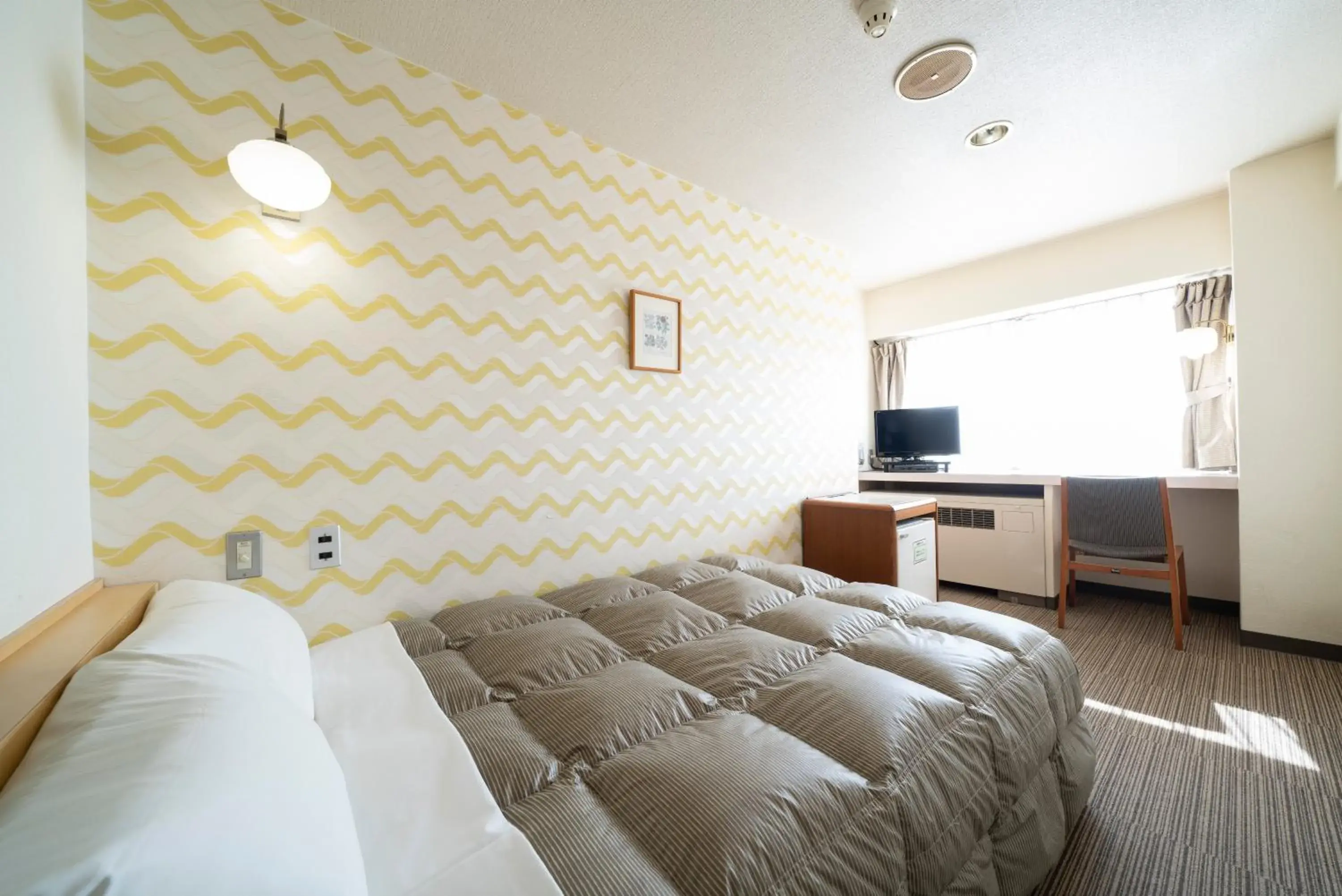 Small Double Room - single occupancy - Non Smoking in Hotel Econo Higashi Kanazawa Small Double Room - single occupancy - Non Smoking in Hotel Econo Higashi Kanazawa