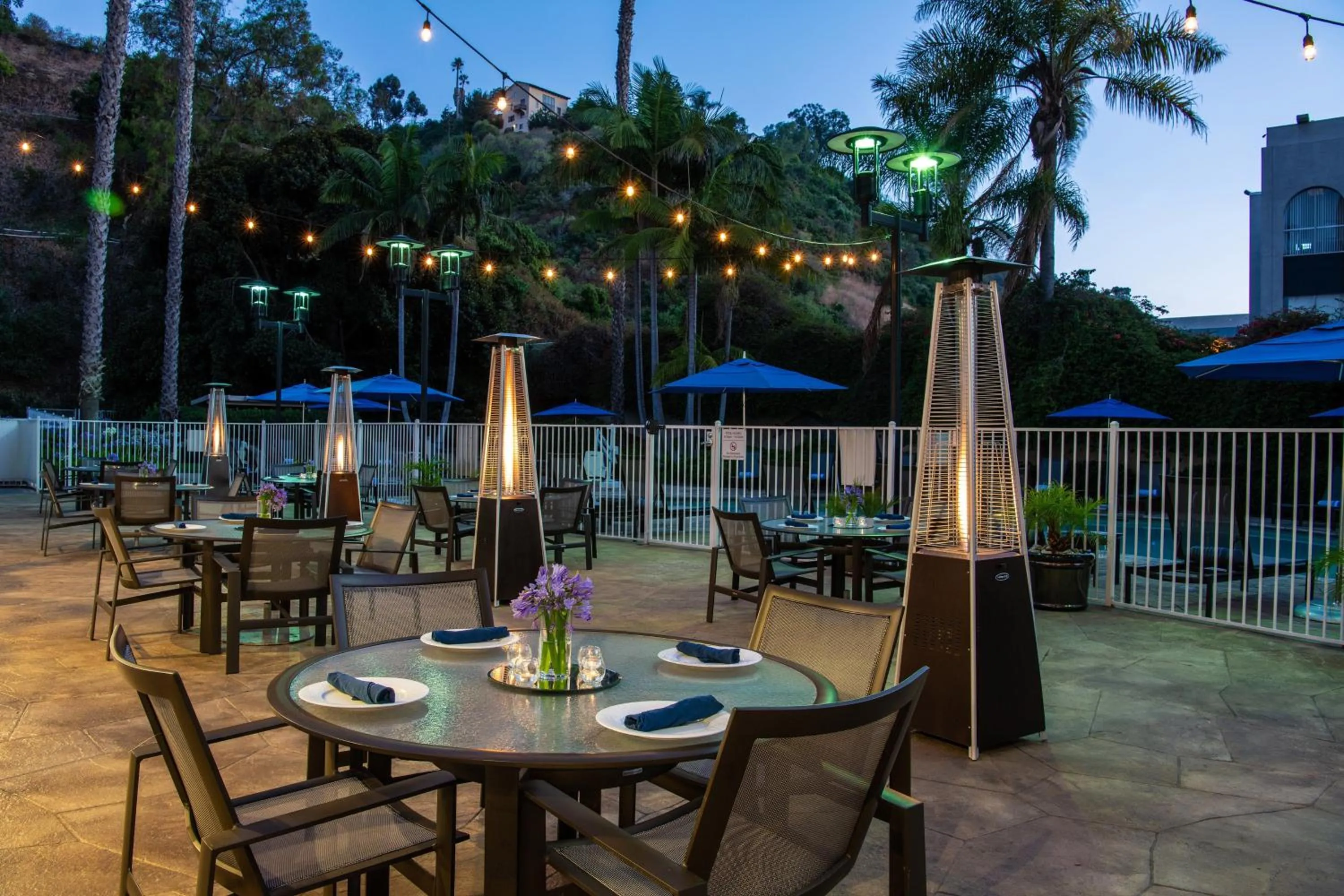 Swimming pool in Sheraton Mission Valley San Diego Hotel