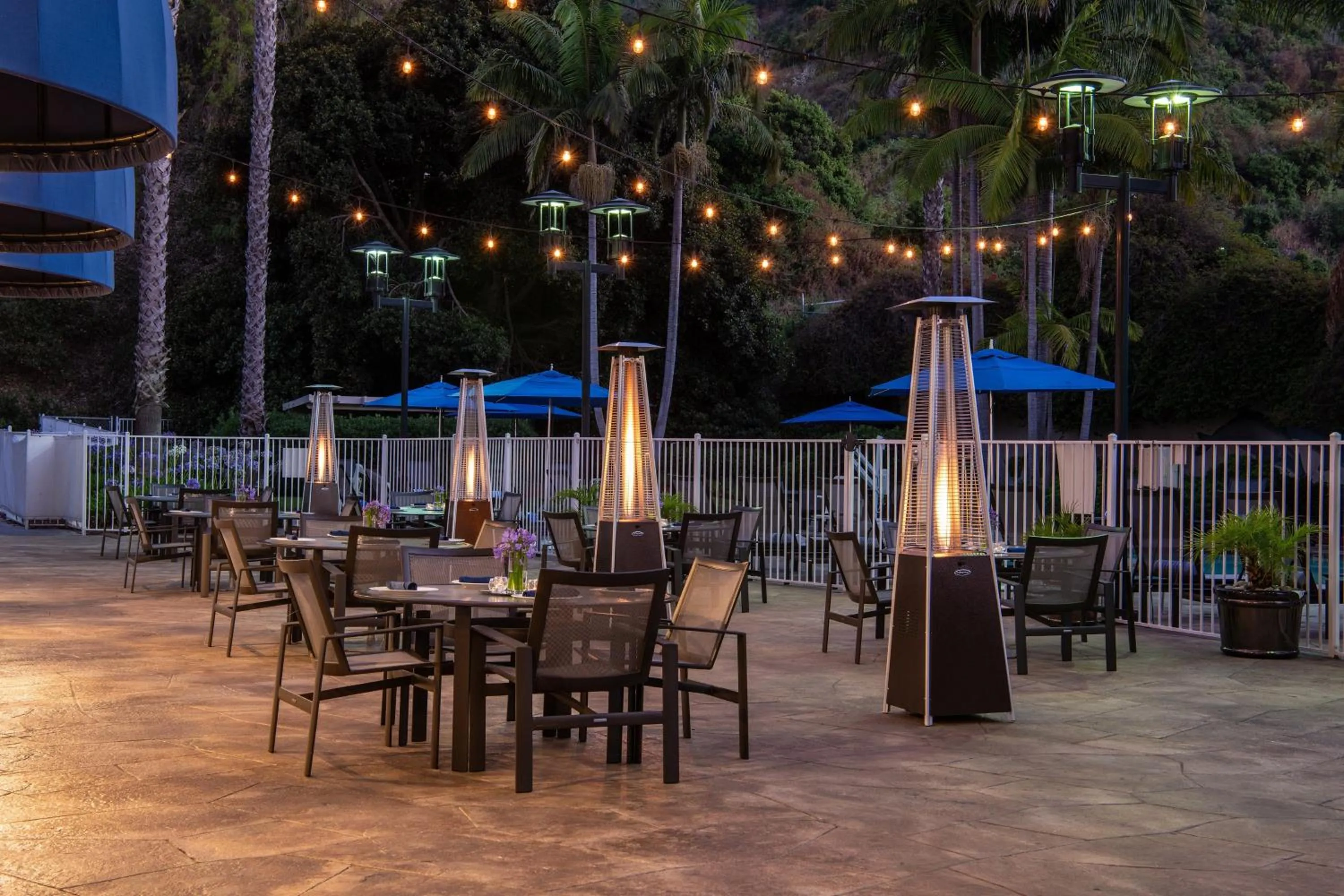 Swimming pool in Sheraton Mission Valley San Diego Hotel
