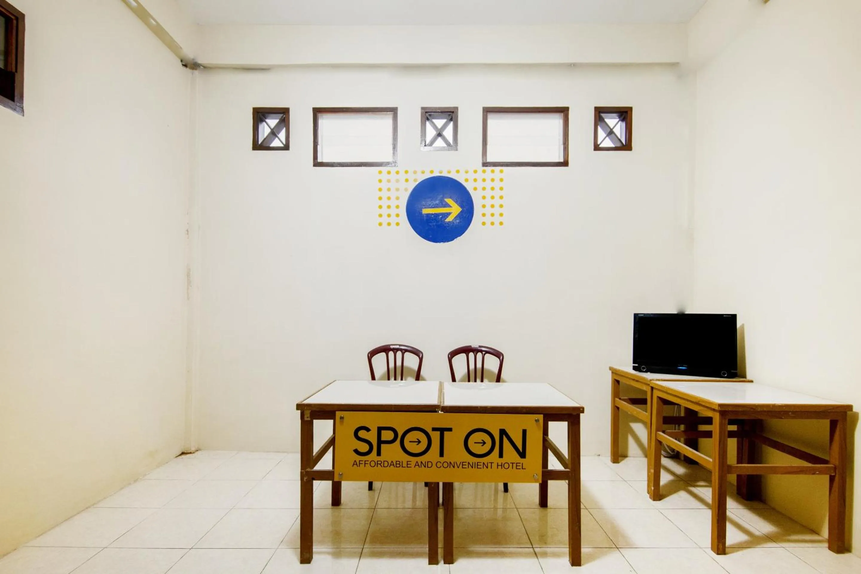 Lobby or reception in SPOT ON 2076 Hotel Stadion