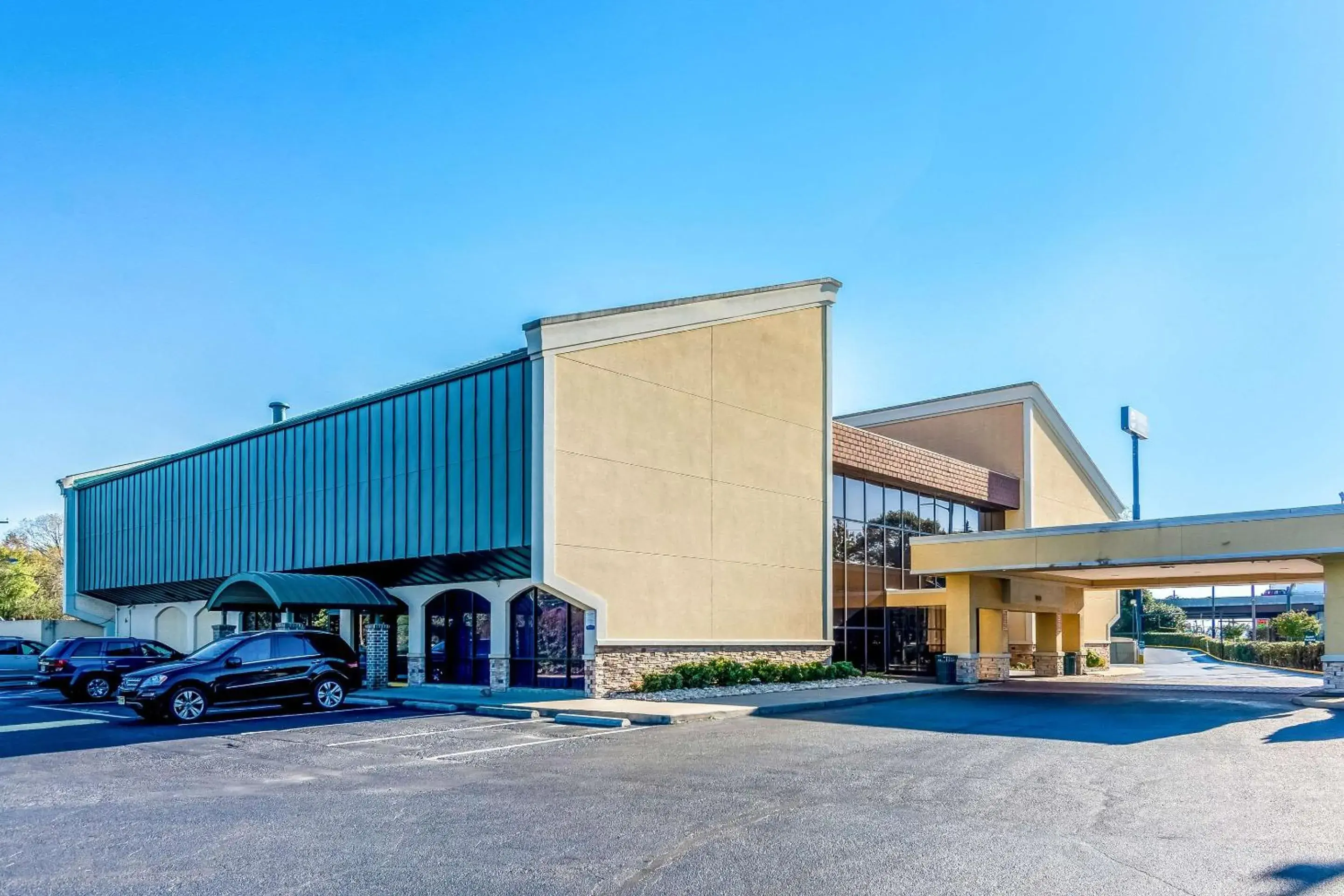 Property Building in Rodeway Inn Central