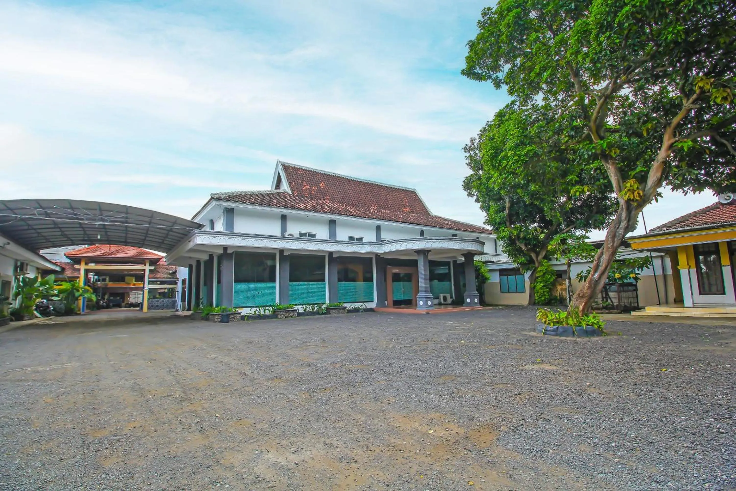 Facade/entrance in OYO 1984 Hotel Istana Family Syariah