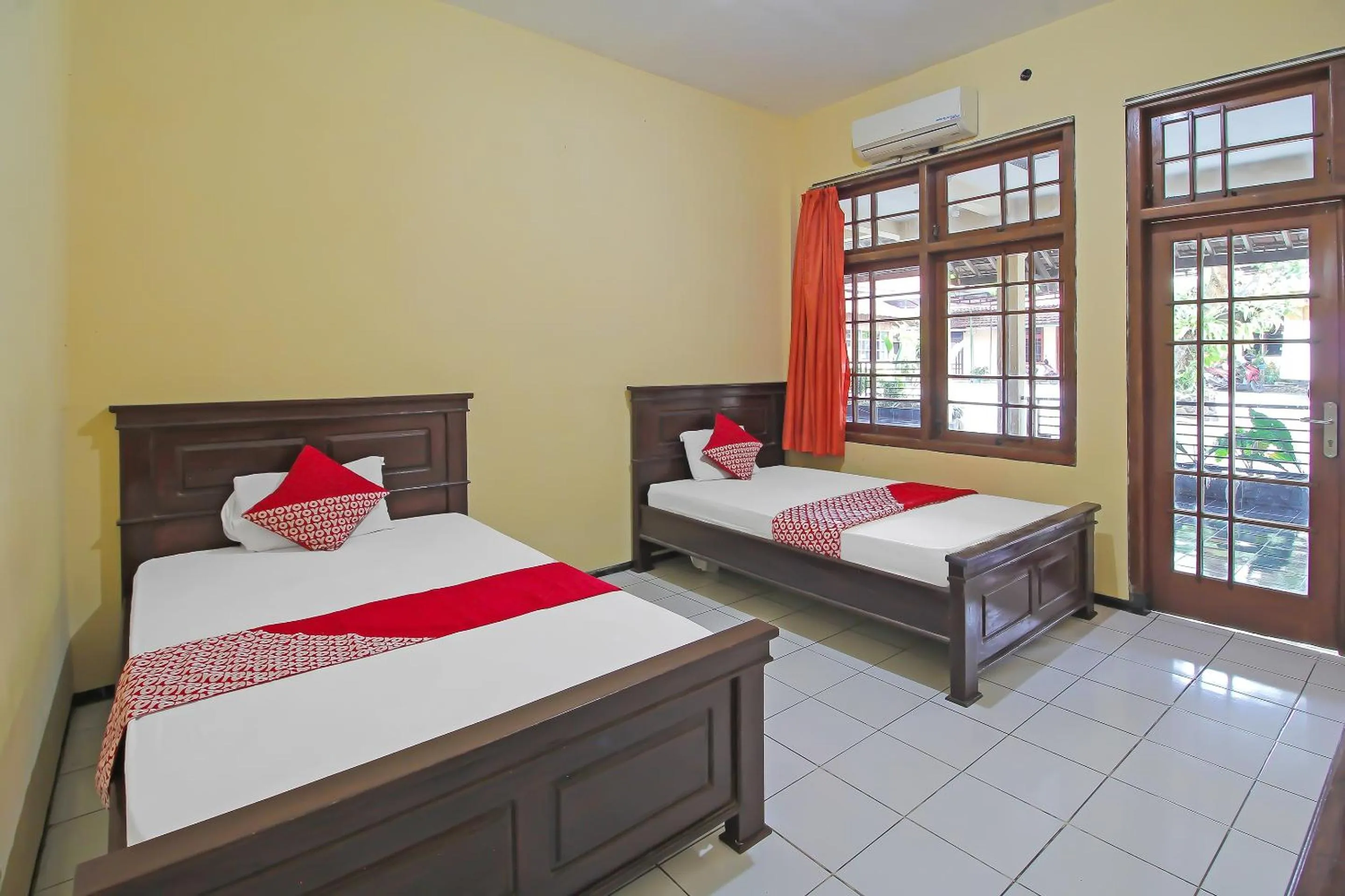 Delxue Twin Room in OYO 1984 Hotel Istana Family Syariah