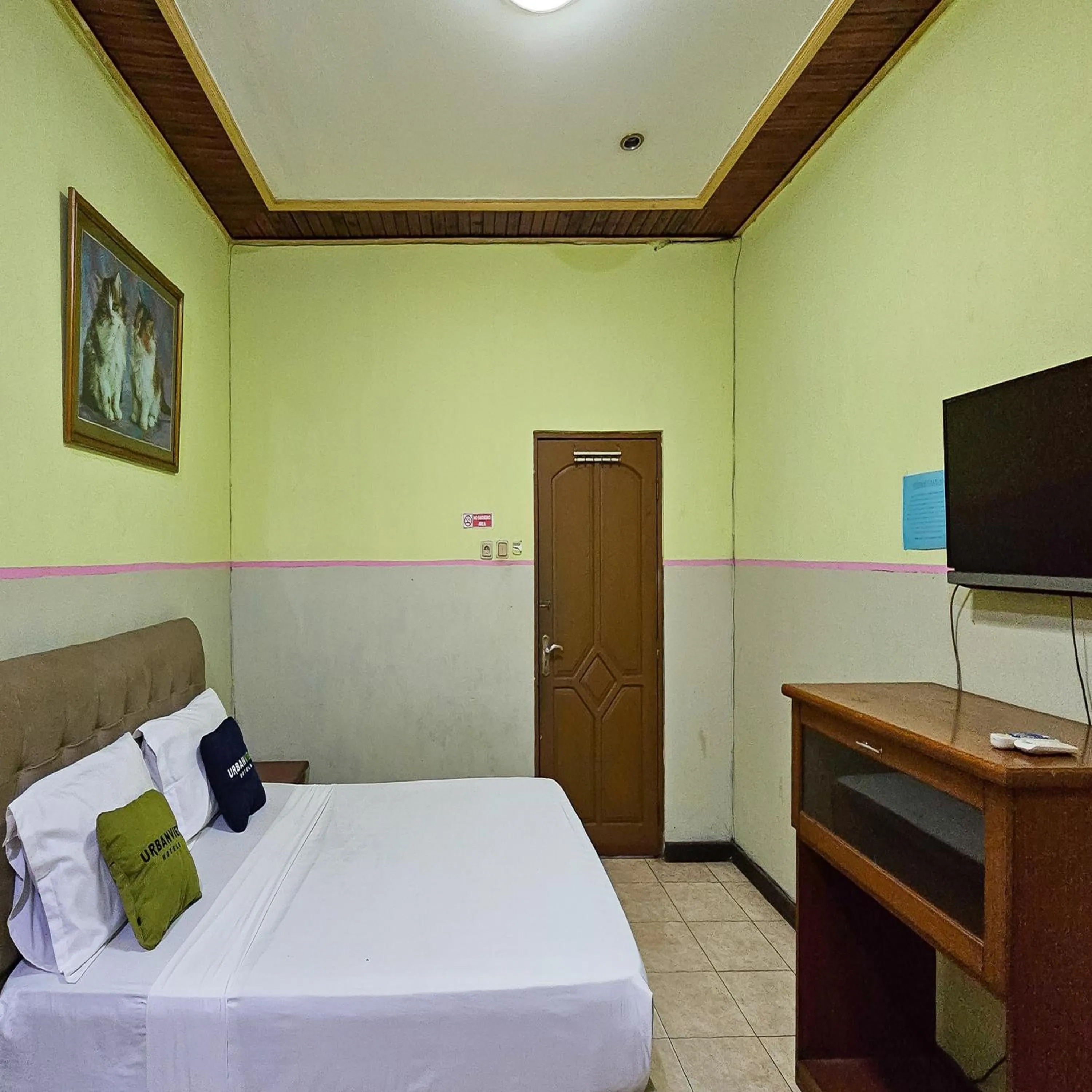 Bedroom, Bed in Urbanview Hotel Kharisma Banjarmasin