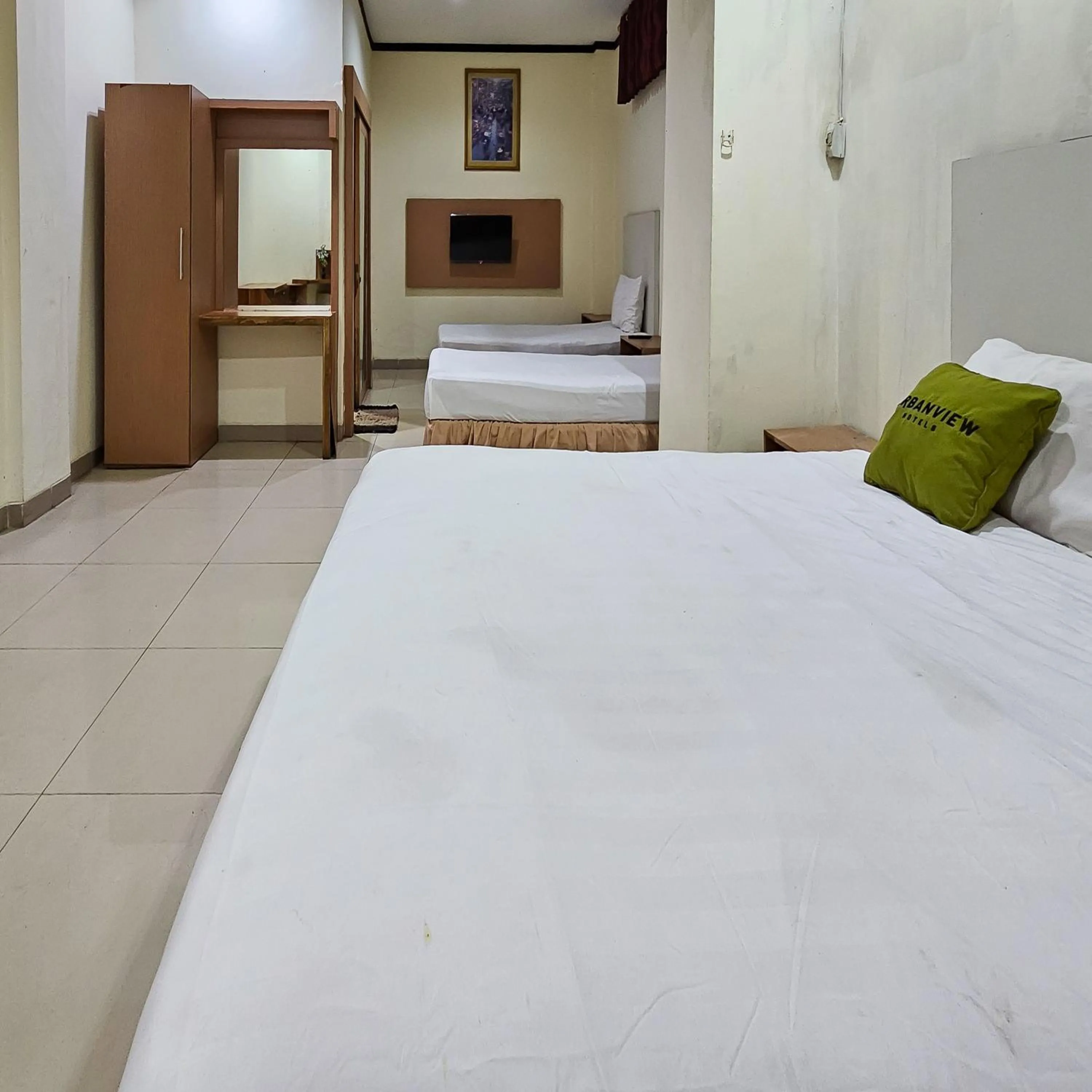 Bedroom, Bed in Urbanview Hotel Kharisma Banjarmasin