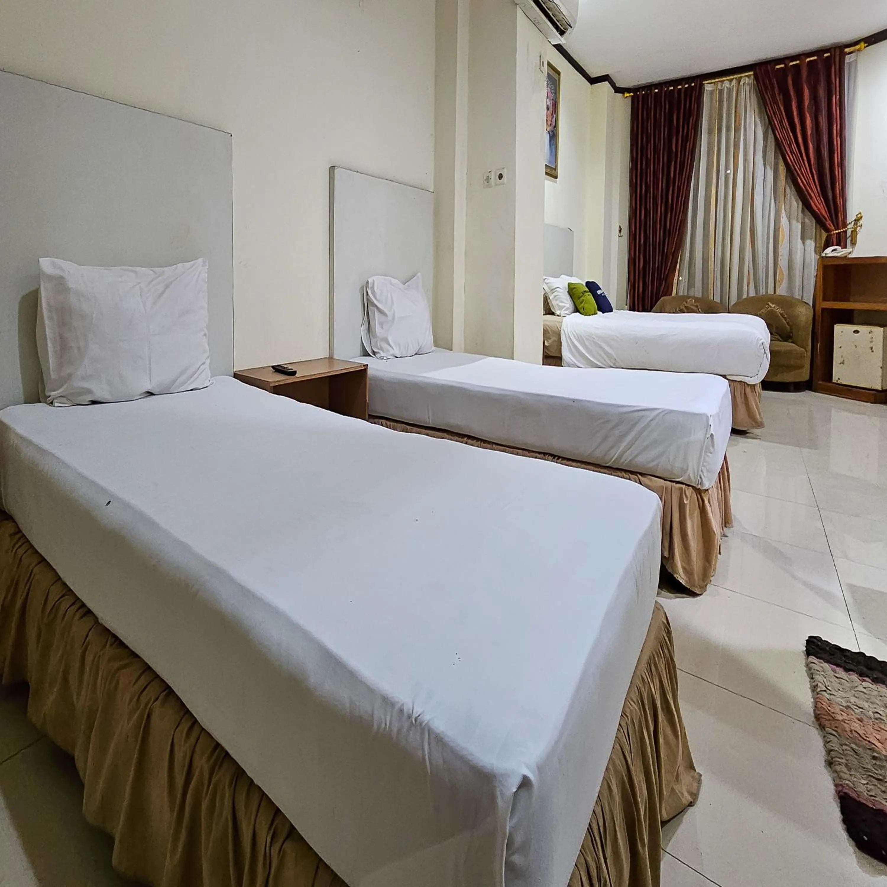 Bedroom, Bed in Urbanview Hotel Kharisma Banjarmasin