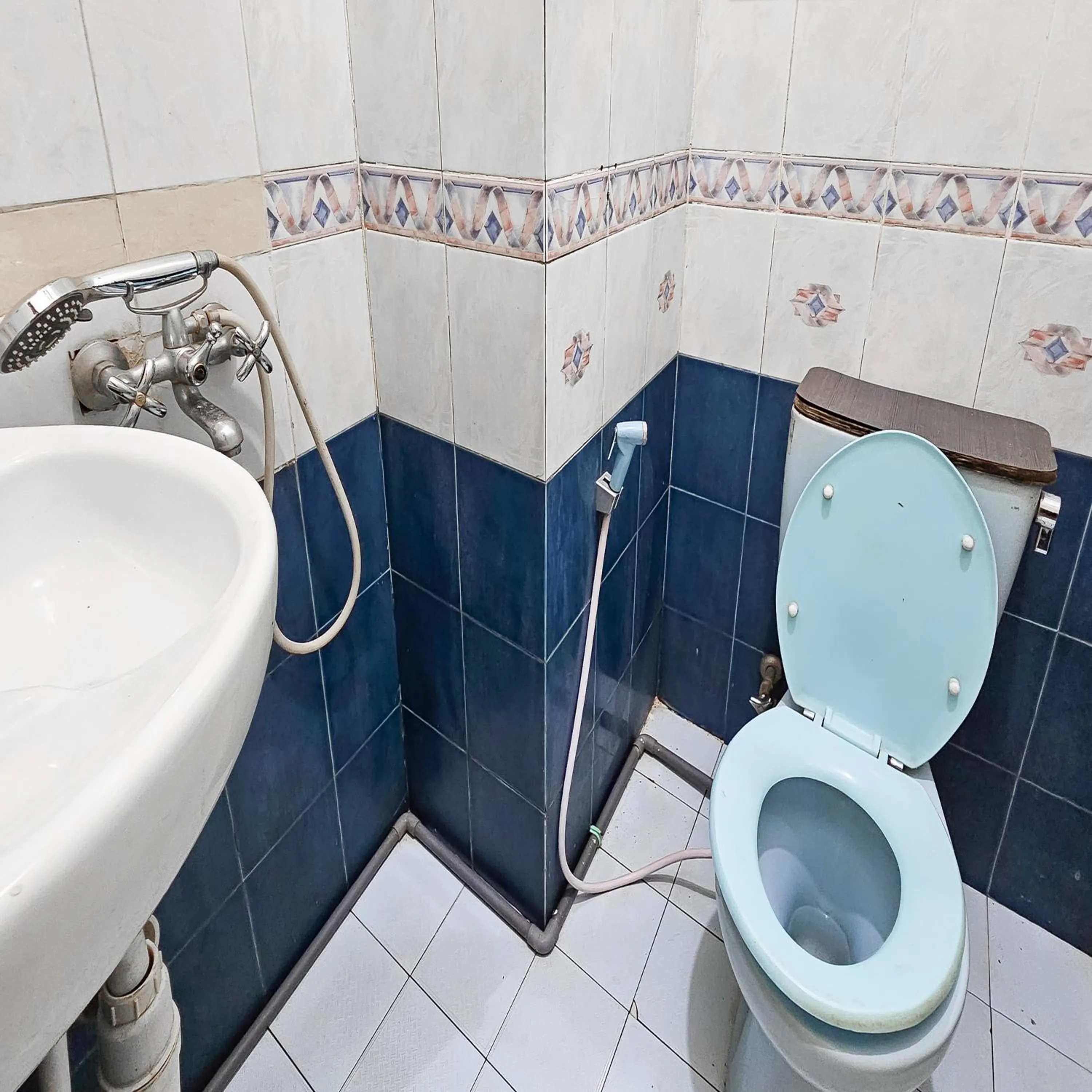 Bathroom in Urbanview Hotel Kharisma Banjarmasin