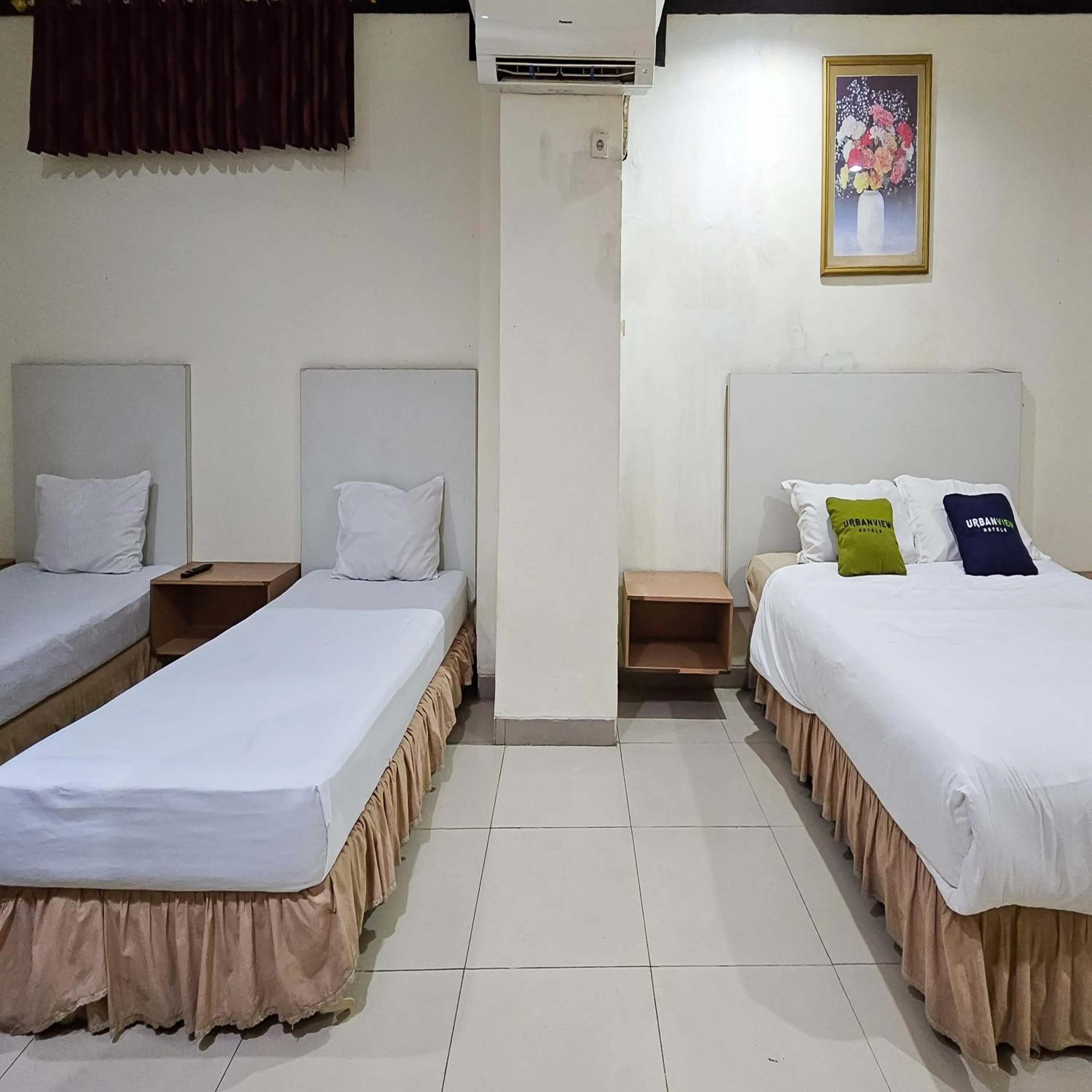Bedroom, Bed in Urbanview Hotel Kharisma Banjarmasin