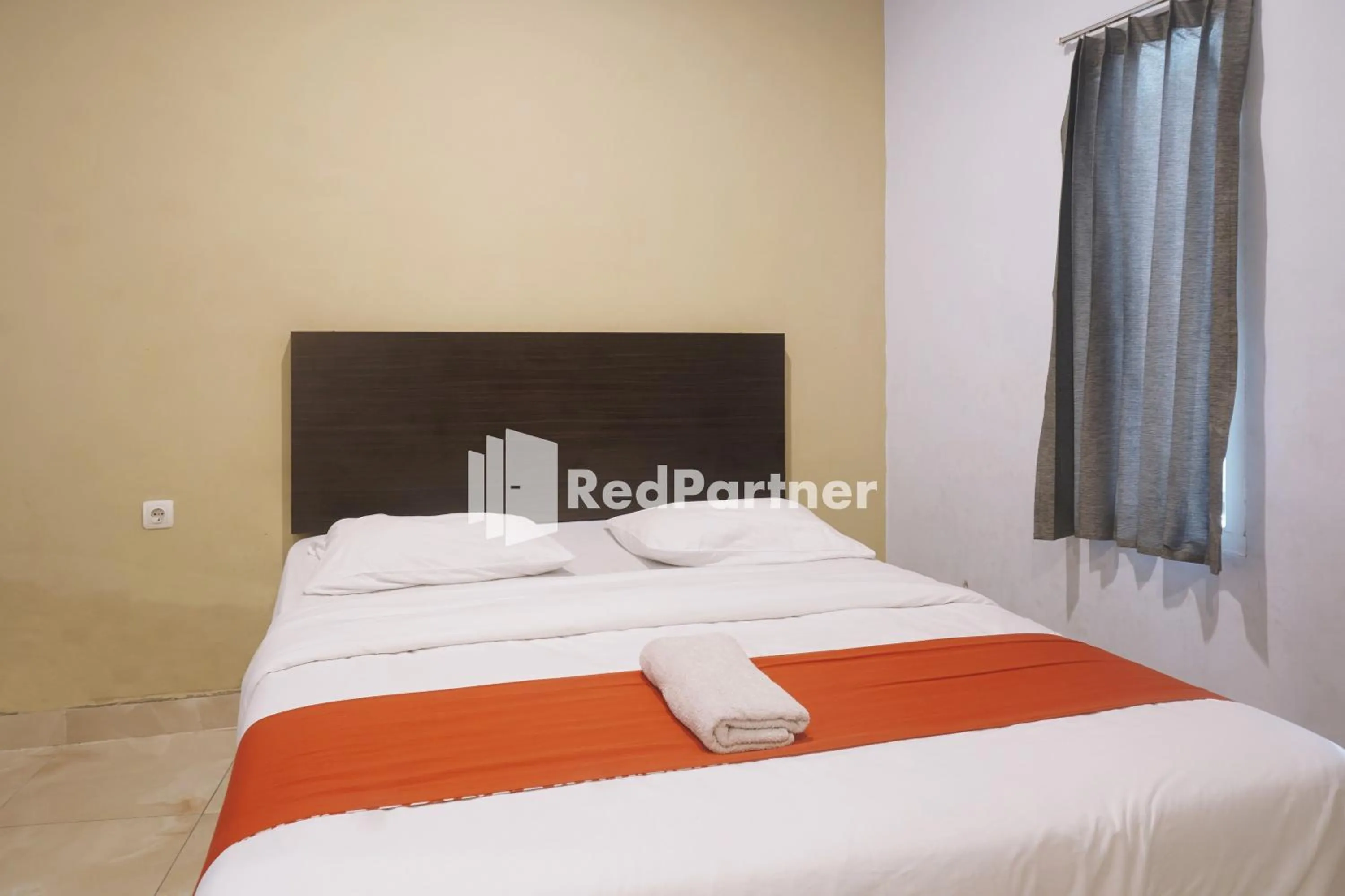 Bedroom, Bed in Tassa Homestay Syariah Mitra RedDoorz