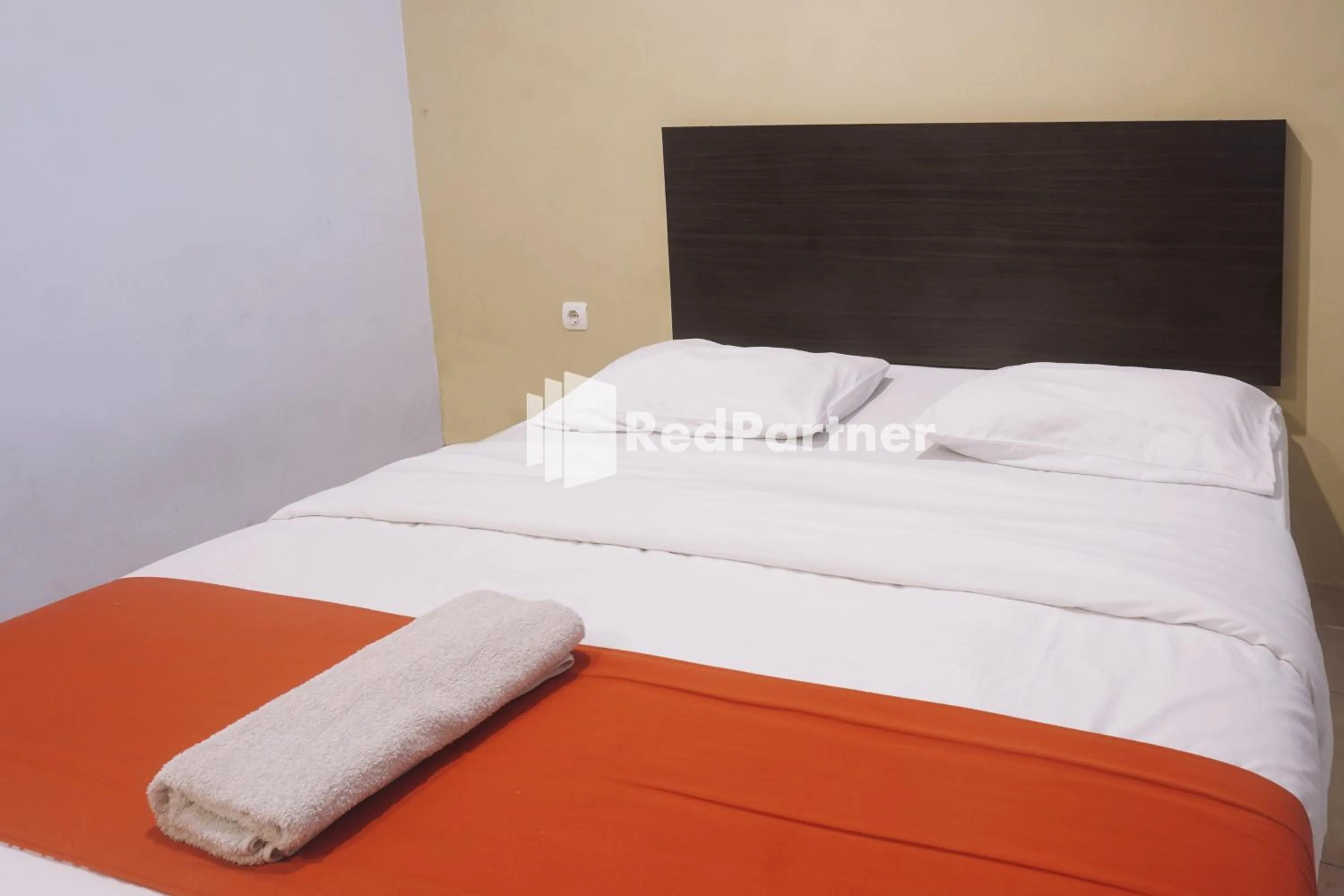 Bedroom, Bed in Tassa Homestay Syariah Mitra RedDoorz