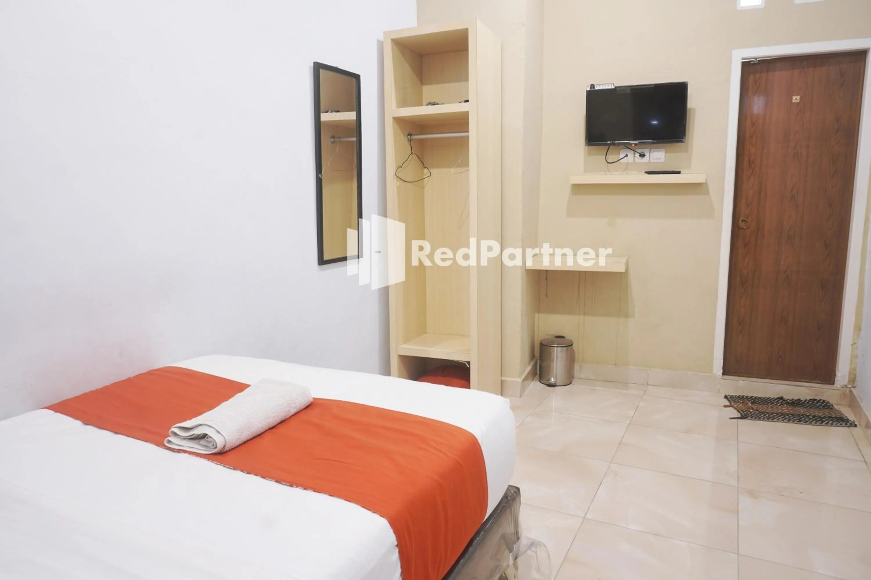Bedroom, Bed in Tassa Homestay Syariah Mitra RedDoorz
