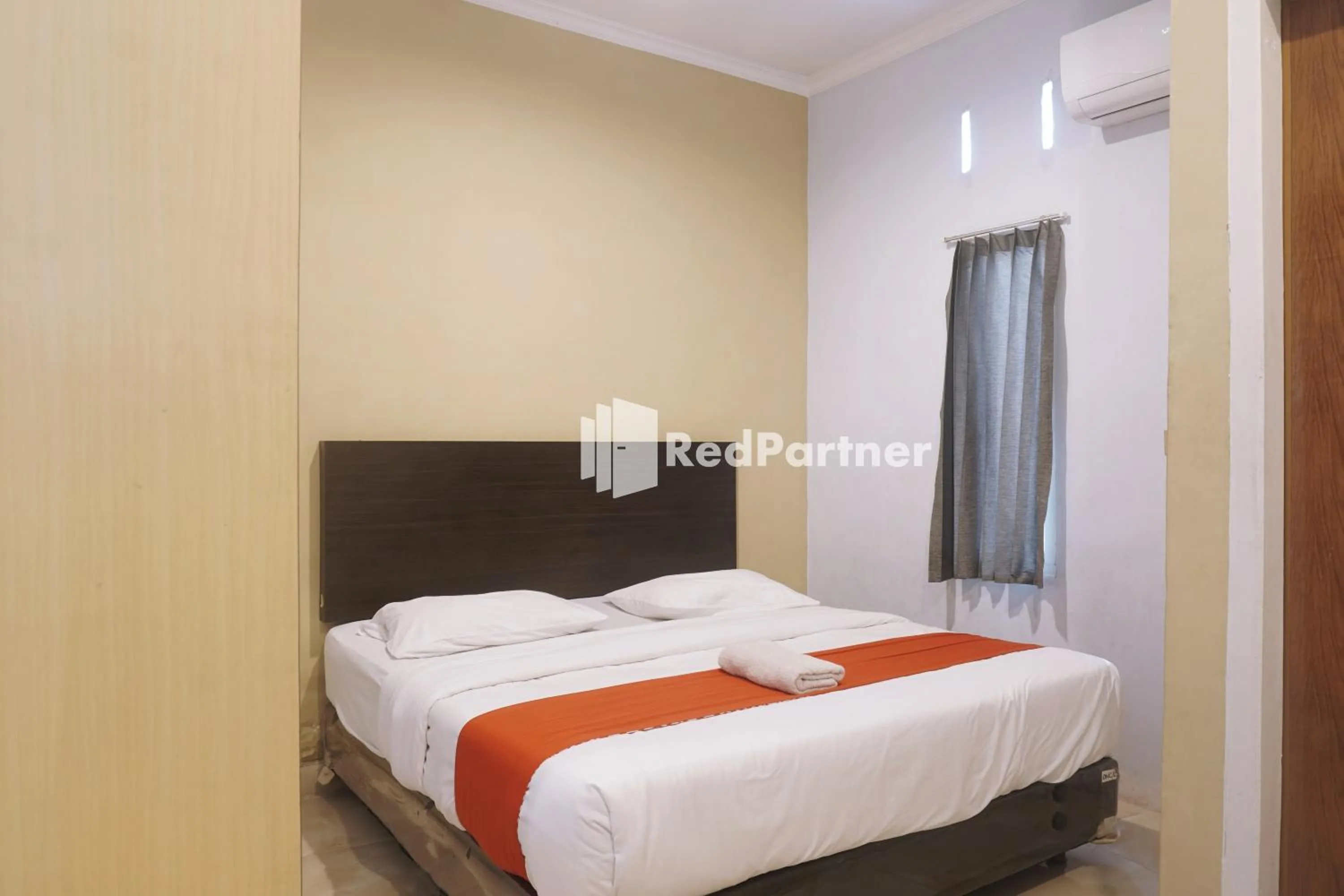 Bedroom, Bed in Tassa Homestay Syariah Mitra RedDoorz