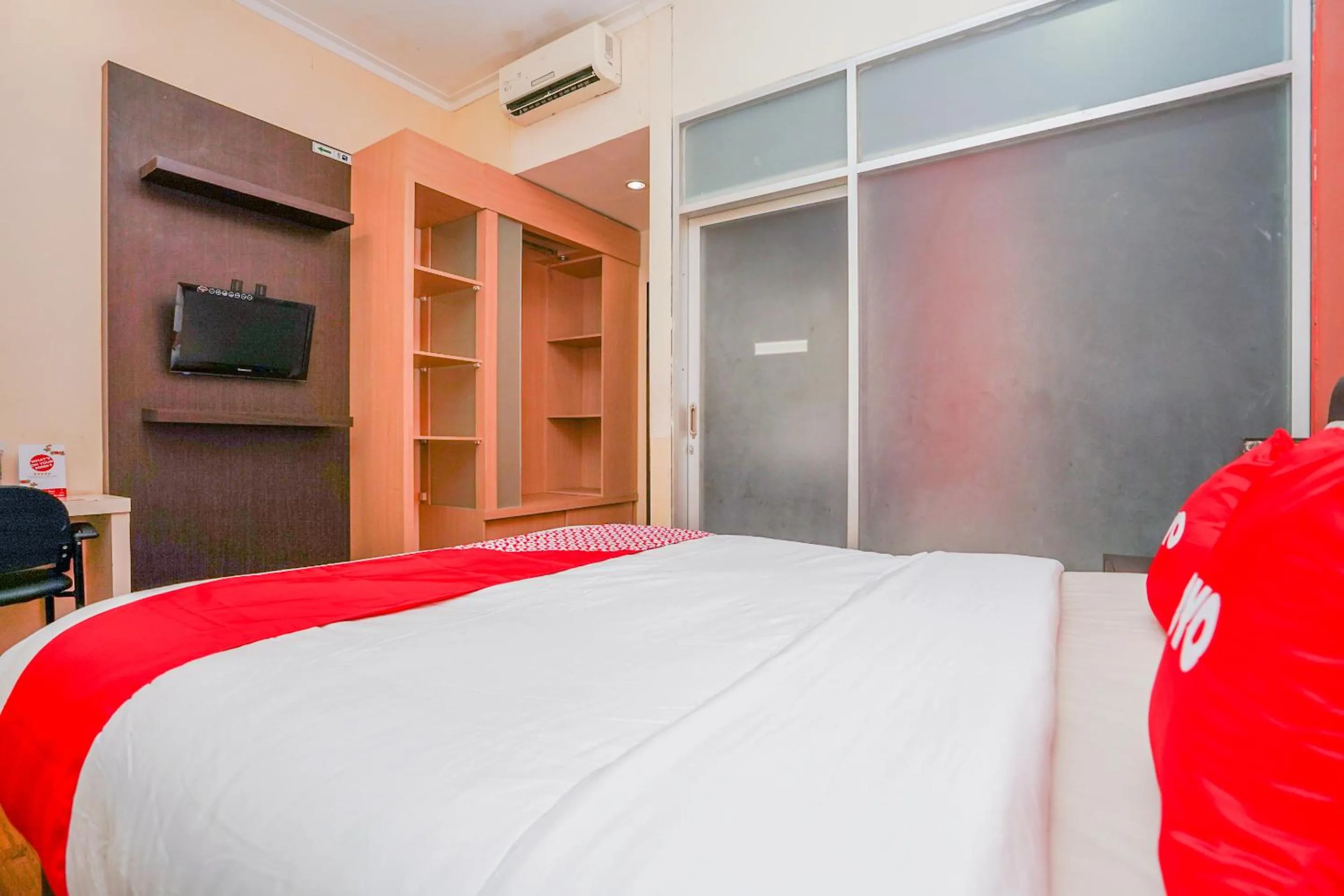 Photo of the whole room in OYO 1956 Kana Family Residence