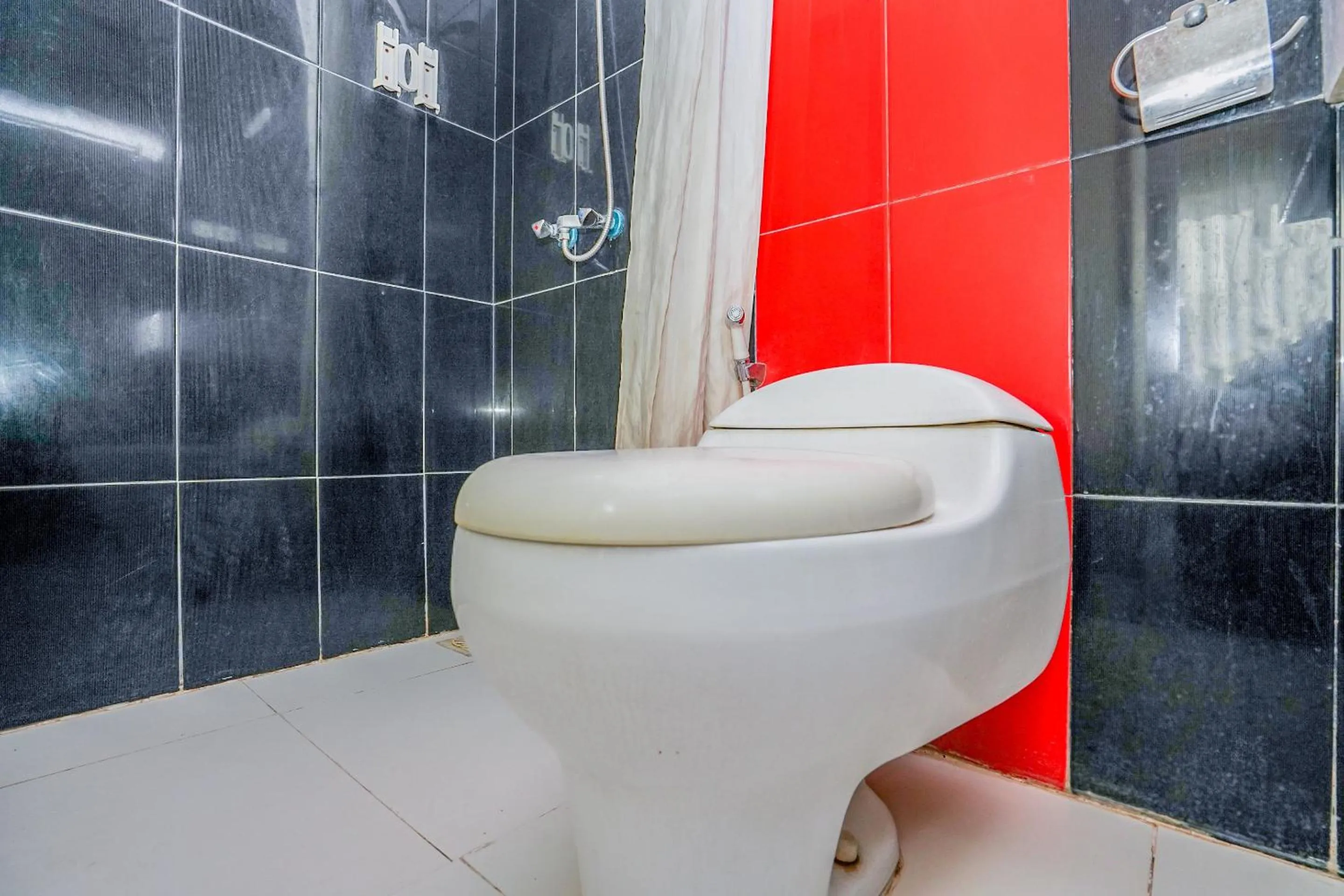Bathroom in OYO 1956 Kana Family Residence