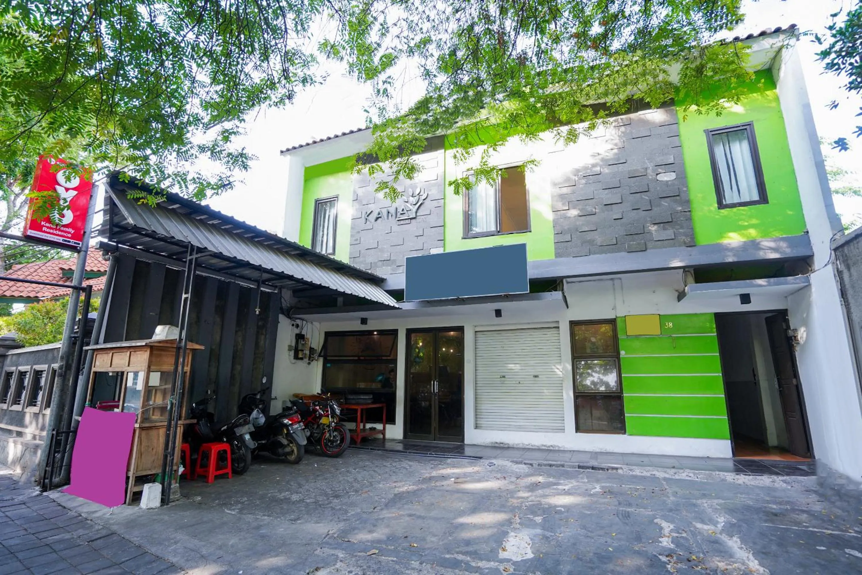 Facade/entrance, Property Building in OYO 1956 Kana Family Residence