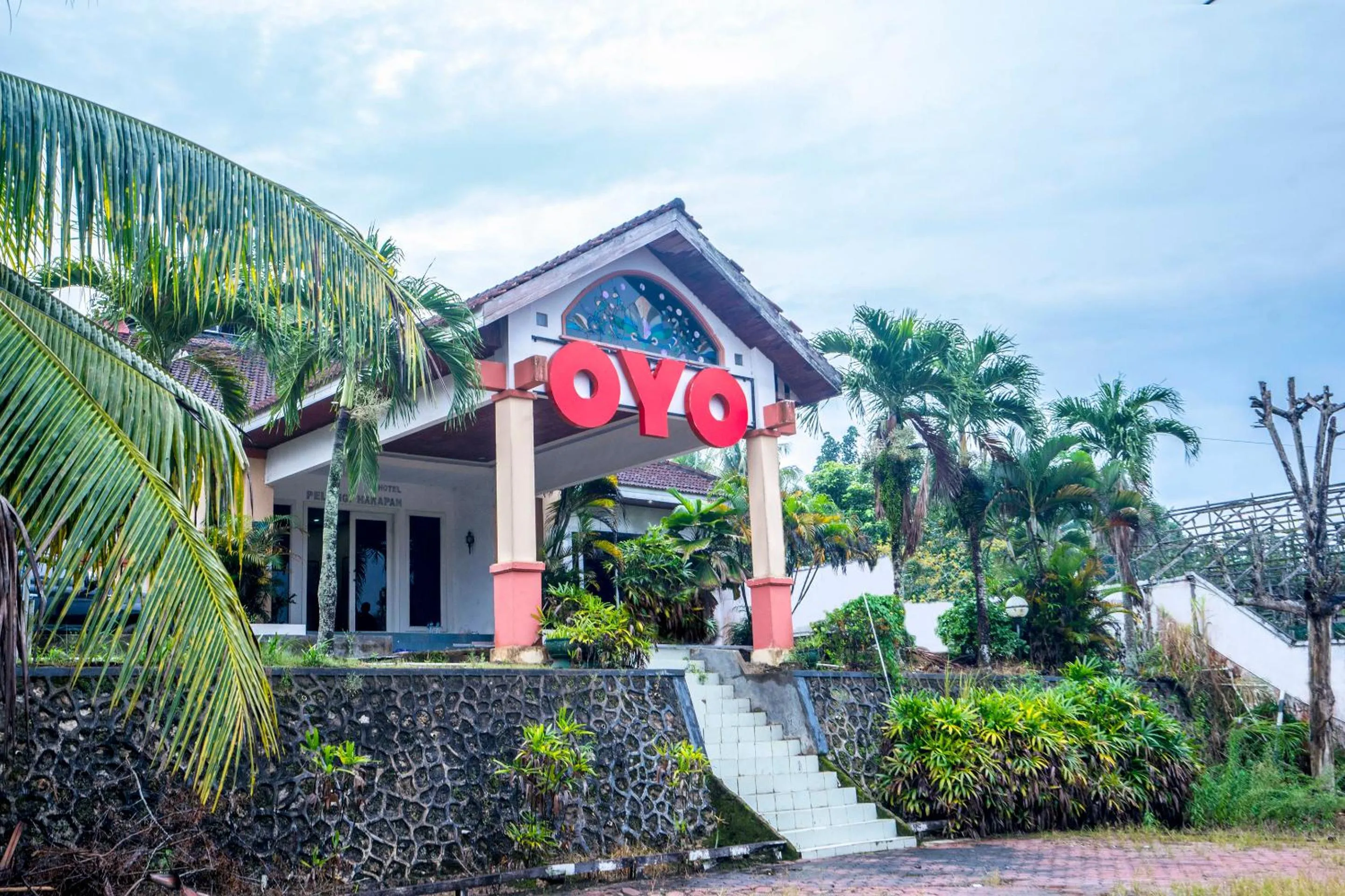 Facade/entrance, Property Building in OYO 1989 Hotel Pelangi Harapan