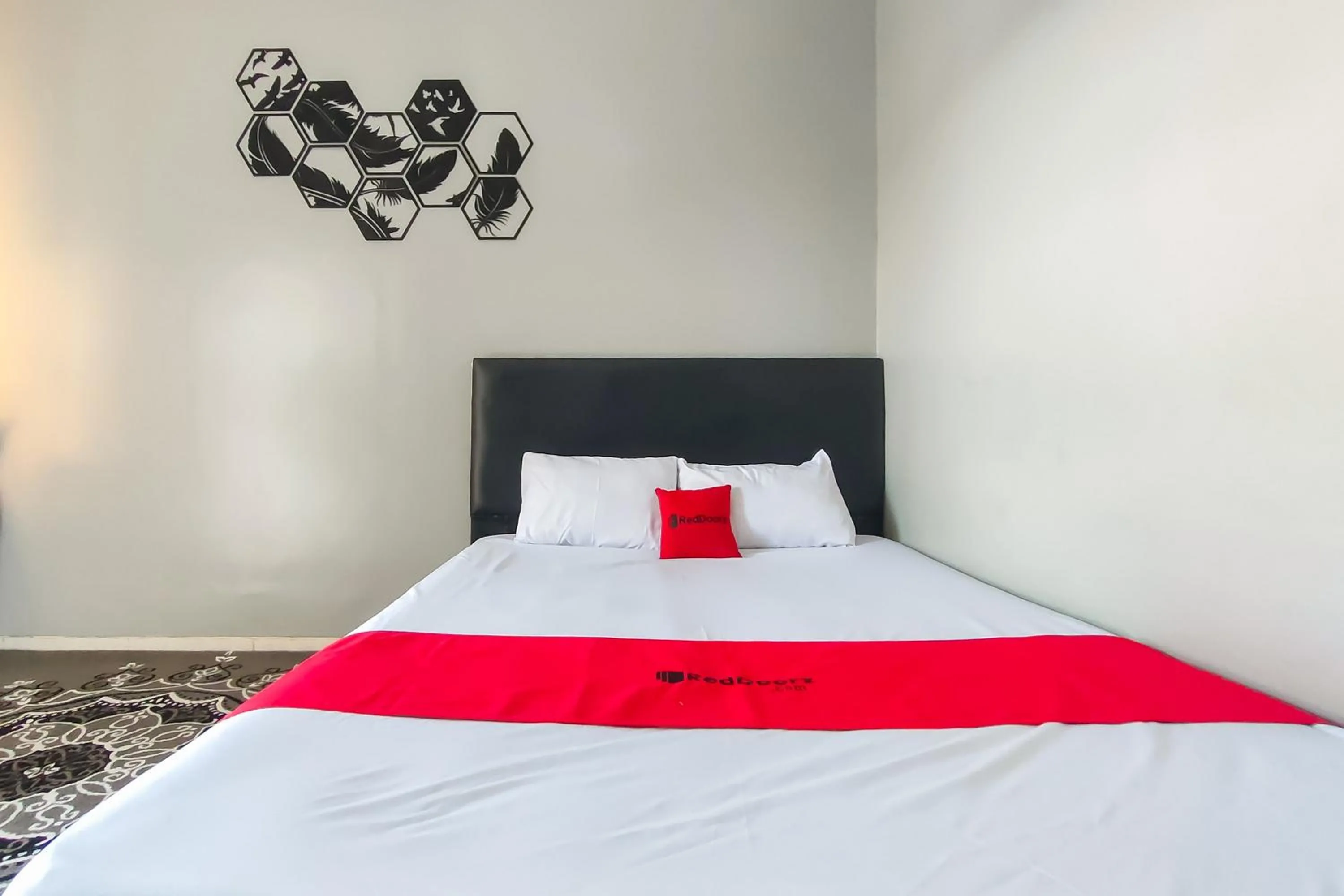 Standard Double Room in RedDoorz at NN Guest House Exit Tol Klodran Solo