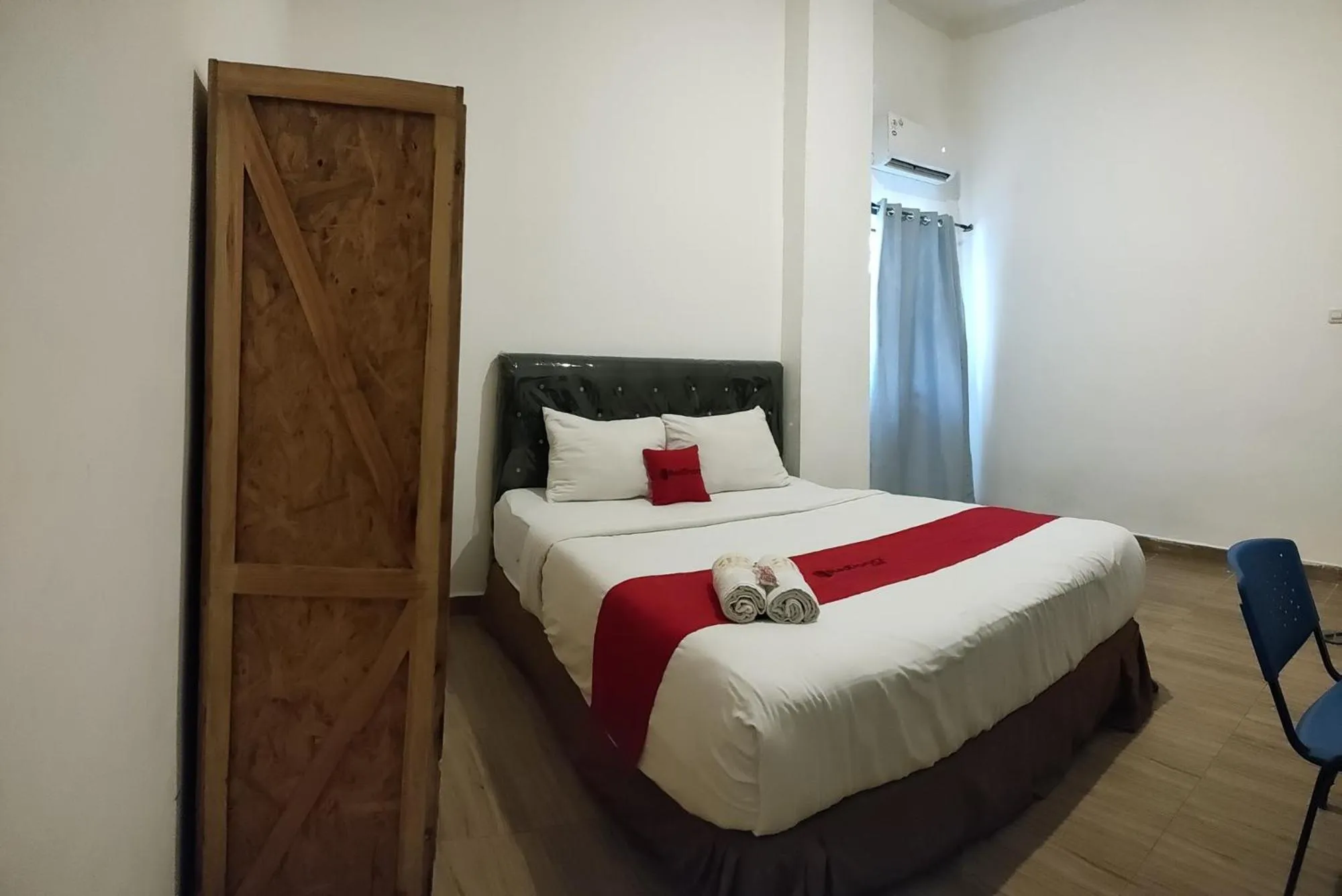 Bed in RedDoorz At Sukomanunggal Surabaya