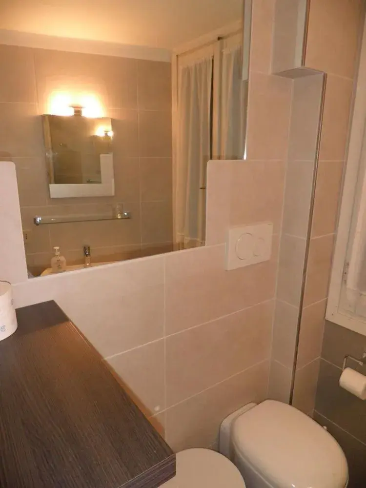 Double Room with Private External Bathroom in AL CAMPANIEL BED AND BREAKFAST Double Room with Private External Bathroom in AL CAMPANIEL BED AND BREAKFAST