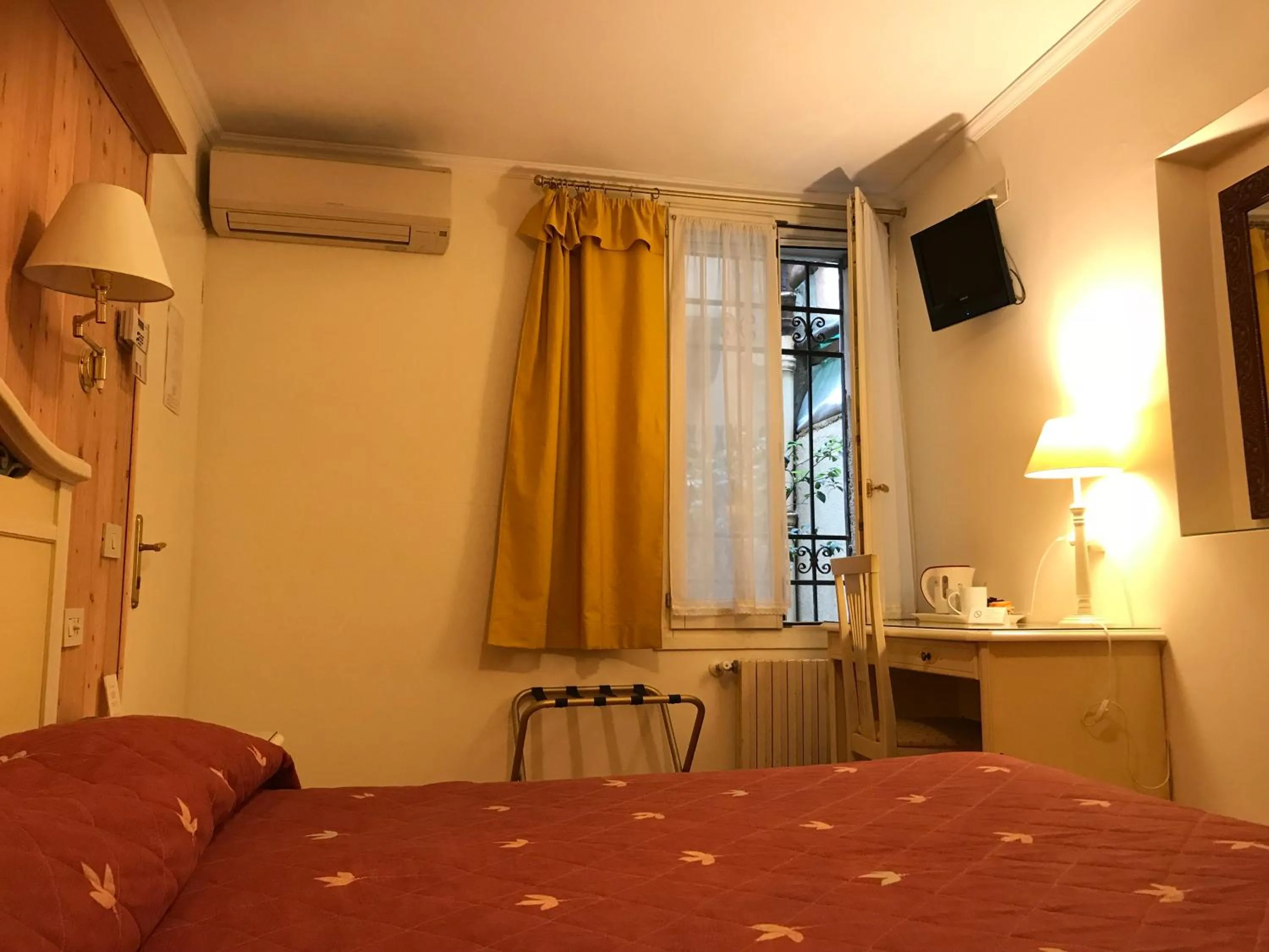 Property building, Bed in AL CAMPANIEL BED AND BREAKFAST