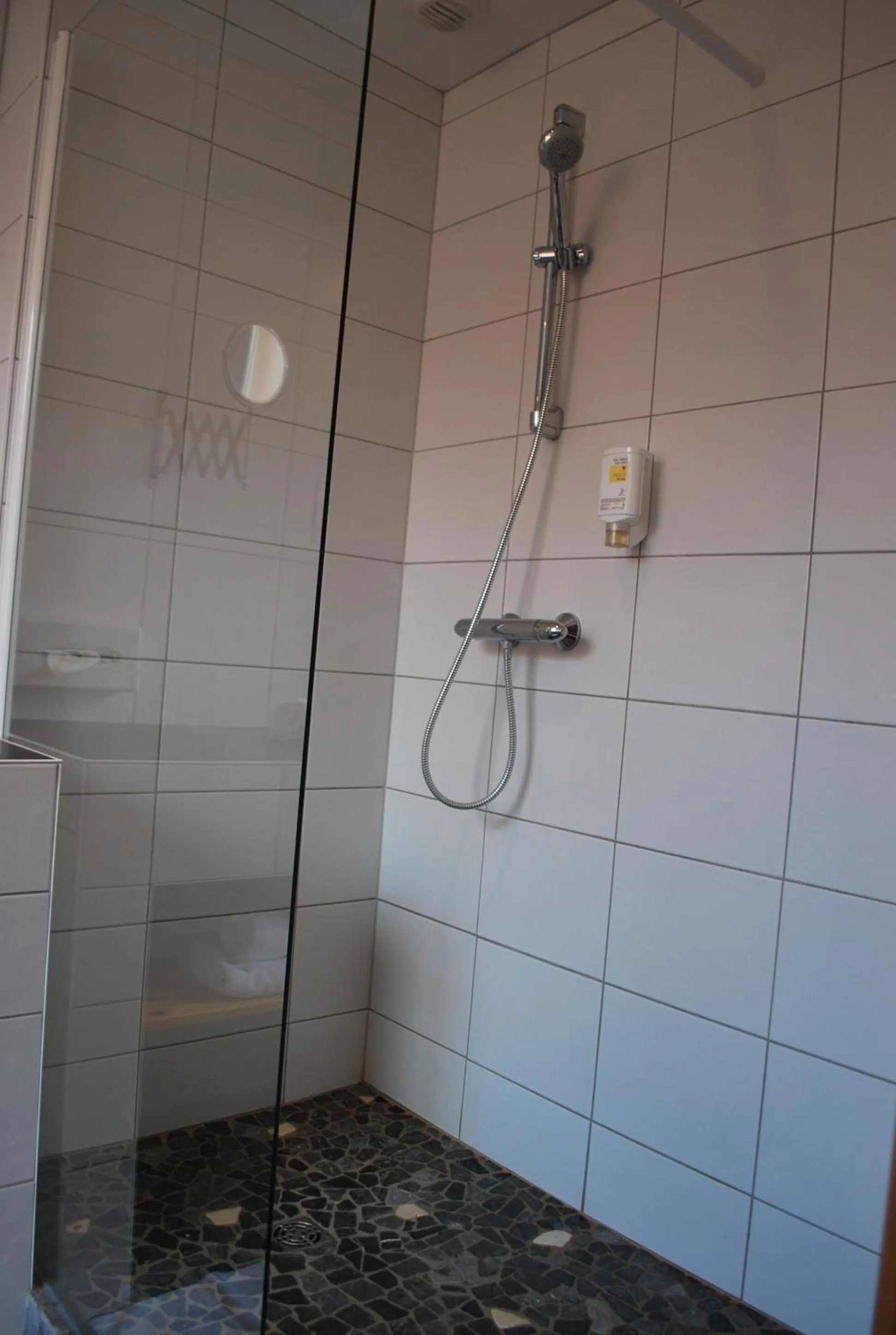 Bathroom in Logis Hôtel Restaurant Kleiber