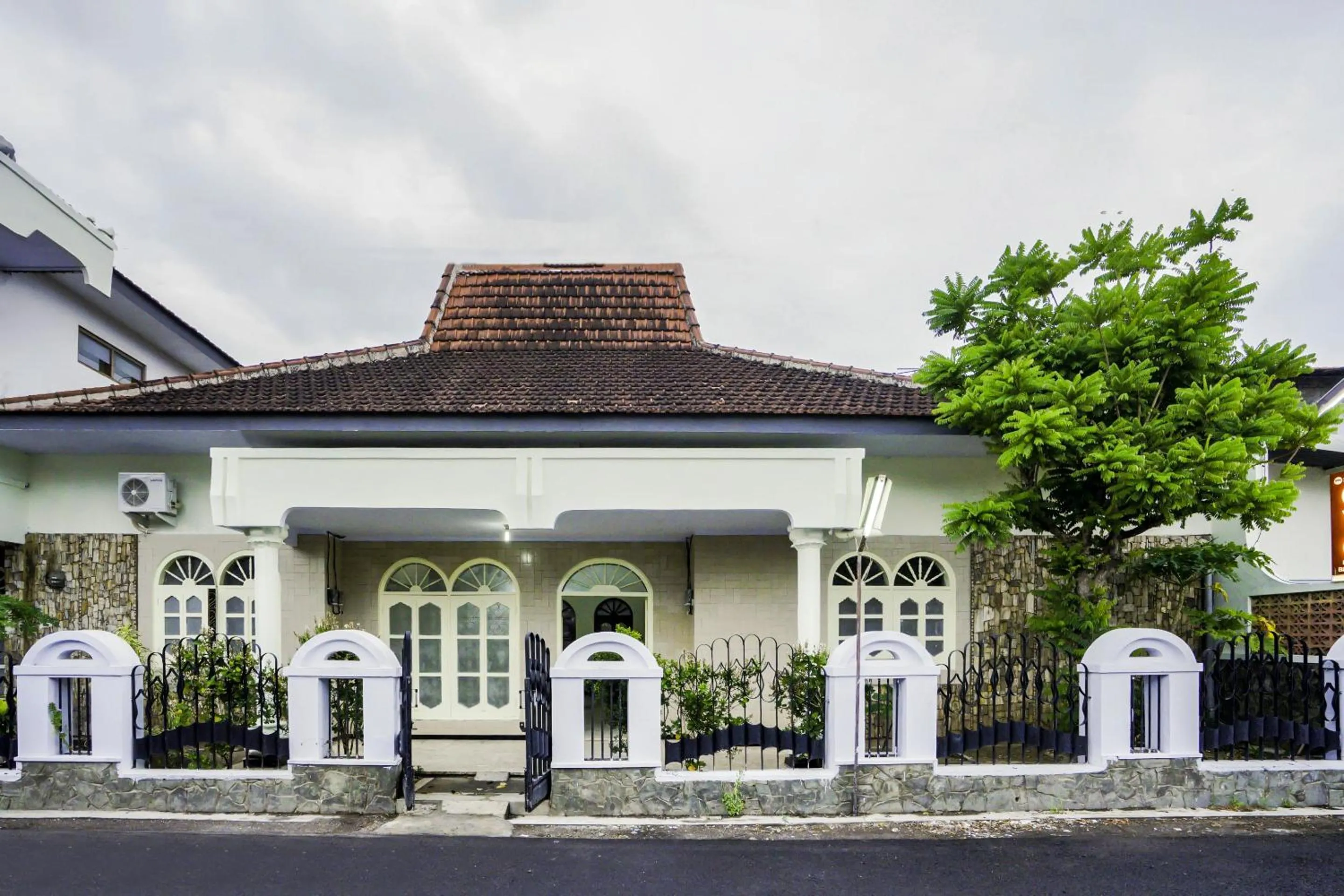 Facade/entrance in Hotel O Penginapan Bidara Syariah