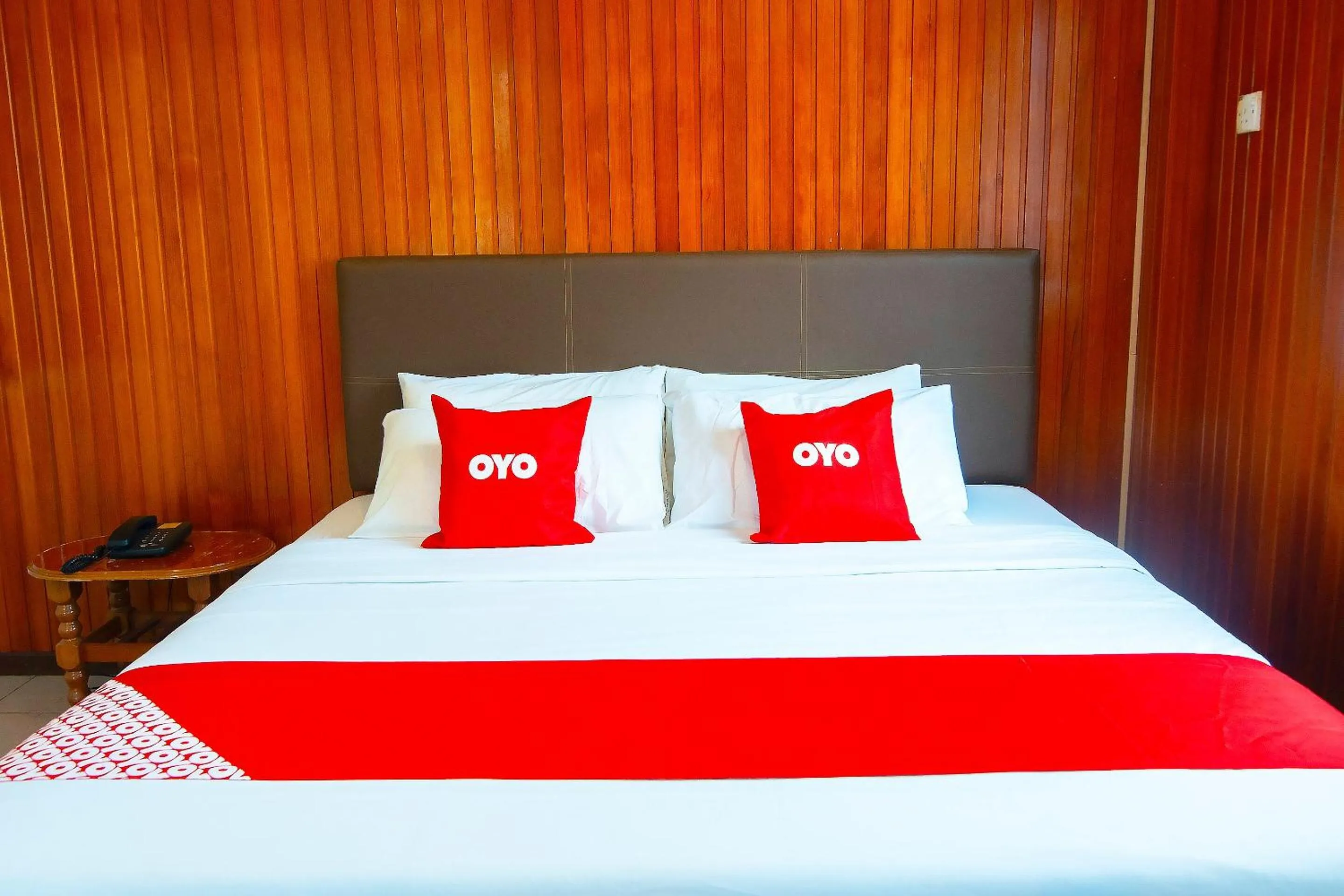 Bedroom in OYO 89577 Kristal Hotel