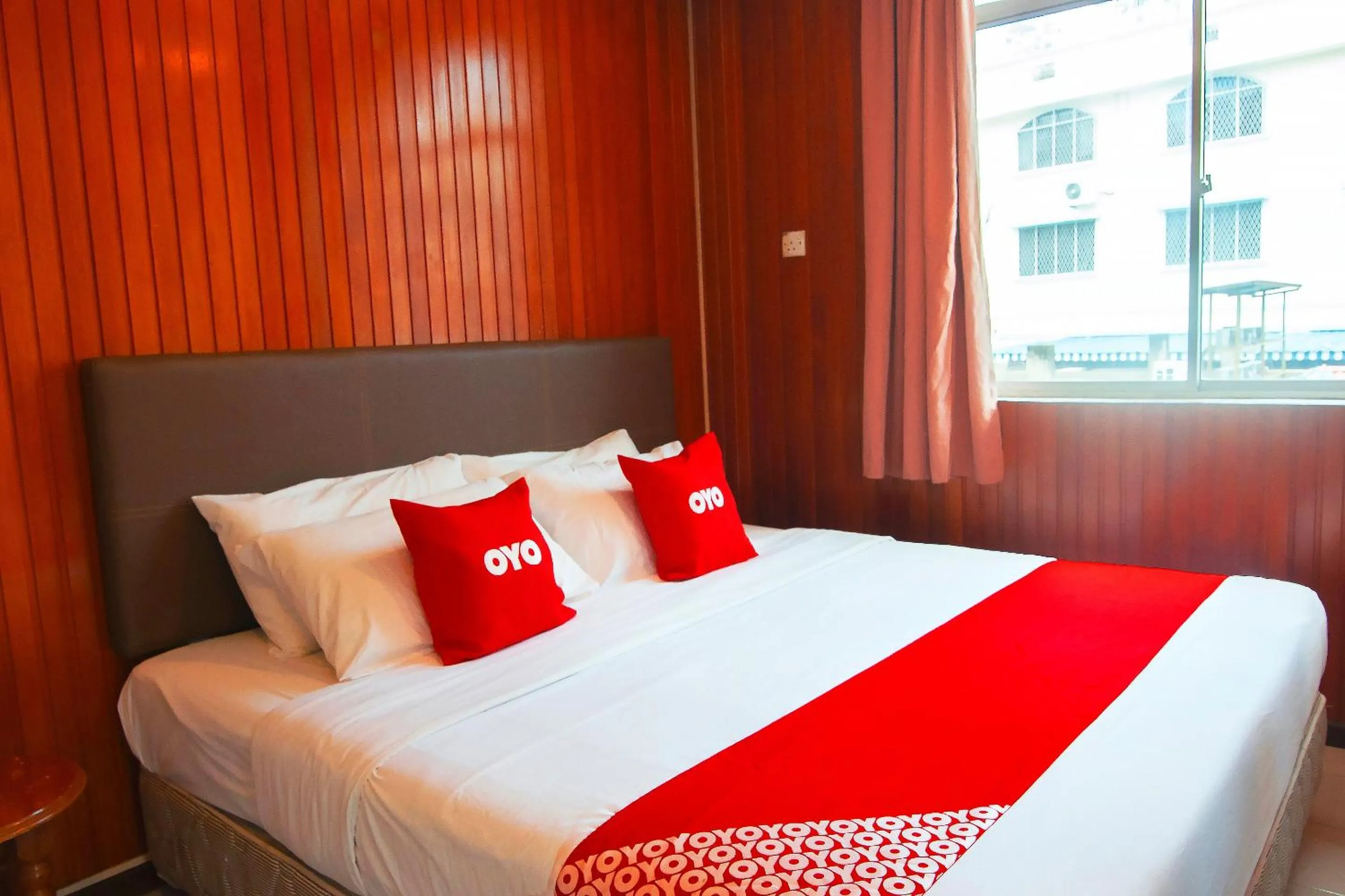 Bedroom in OYO 89577 Kristal Hotel