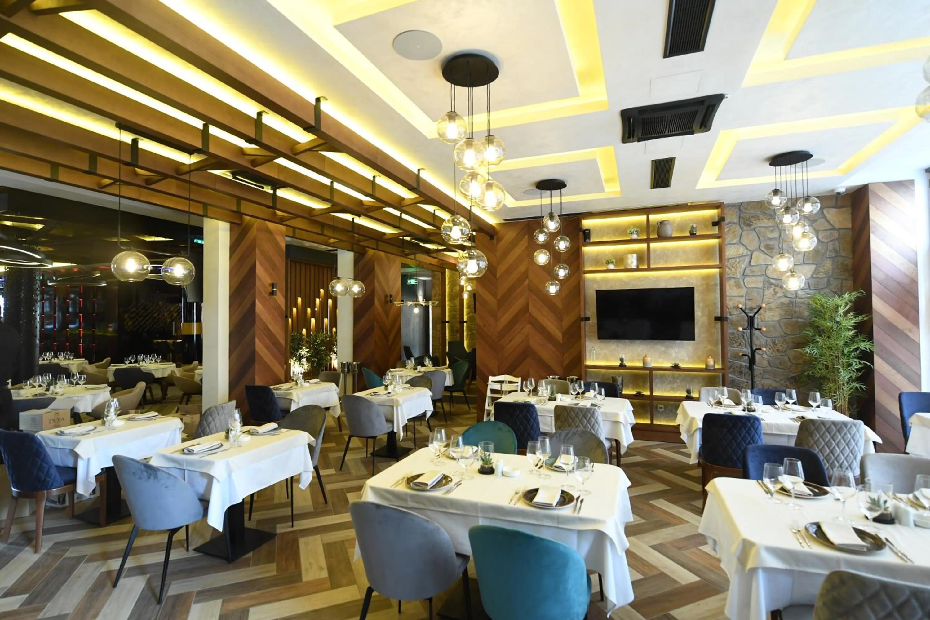 Restaurant/places to eat in Hammeum Hotel