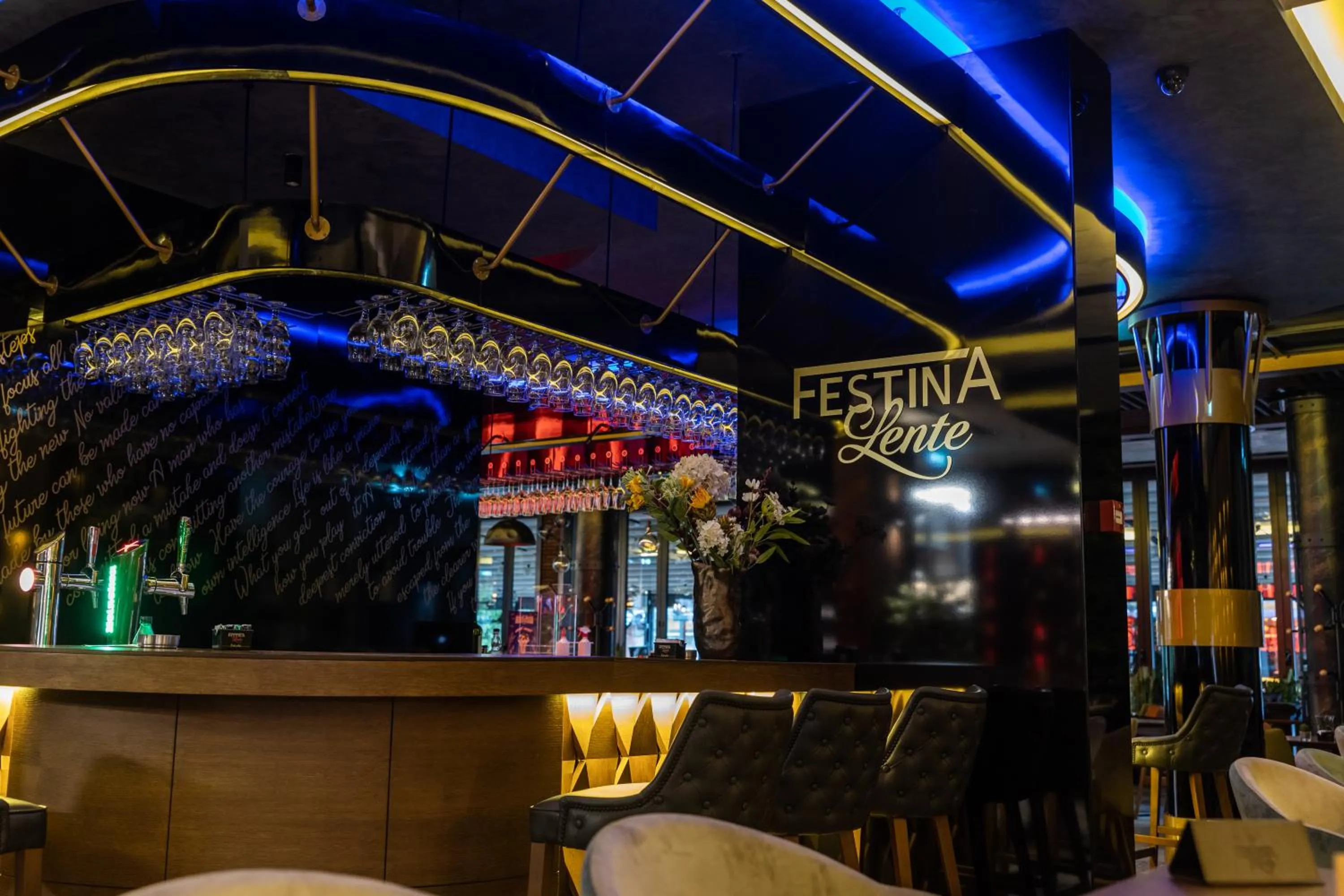 Restaurant/places to eat in Hammeum Hotel