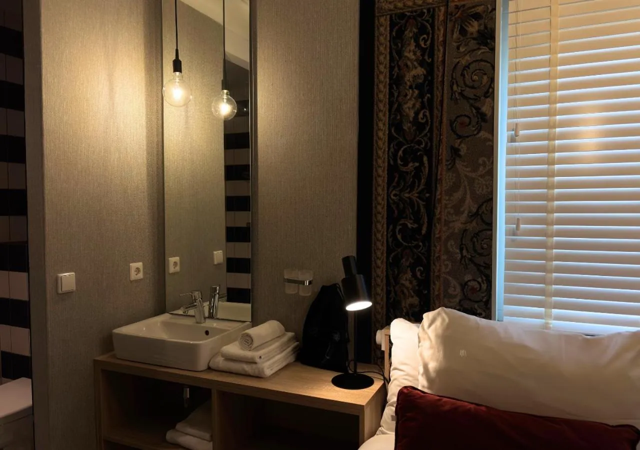 Bed in Landgoed Huize Bergen Den Bosch - Vught