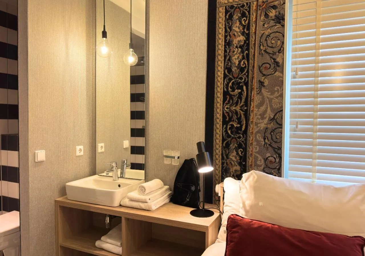 Bed in Landgoed Huize Bergen Den Bosch - Vught