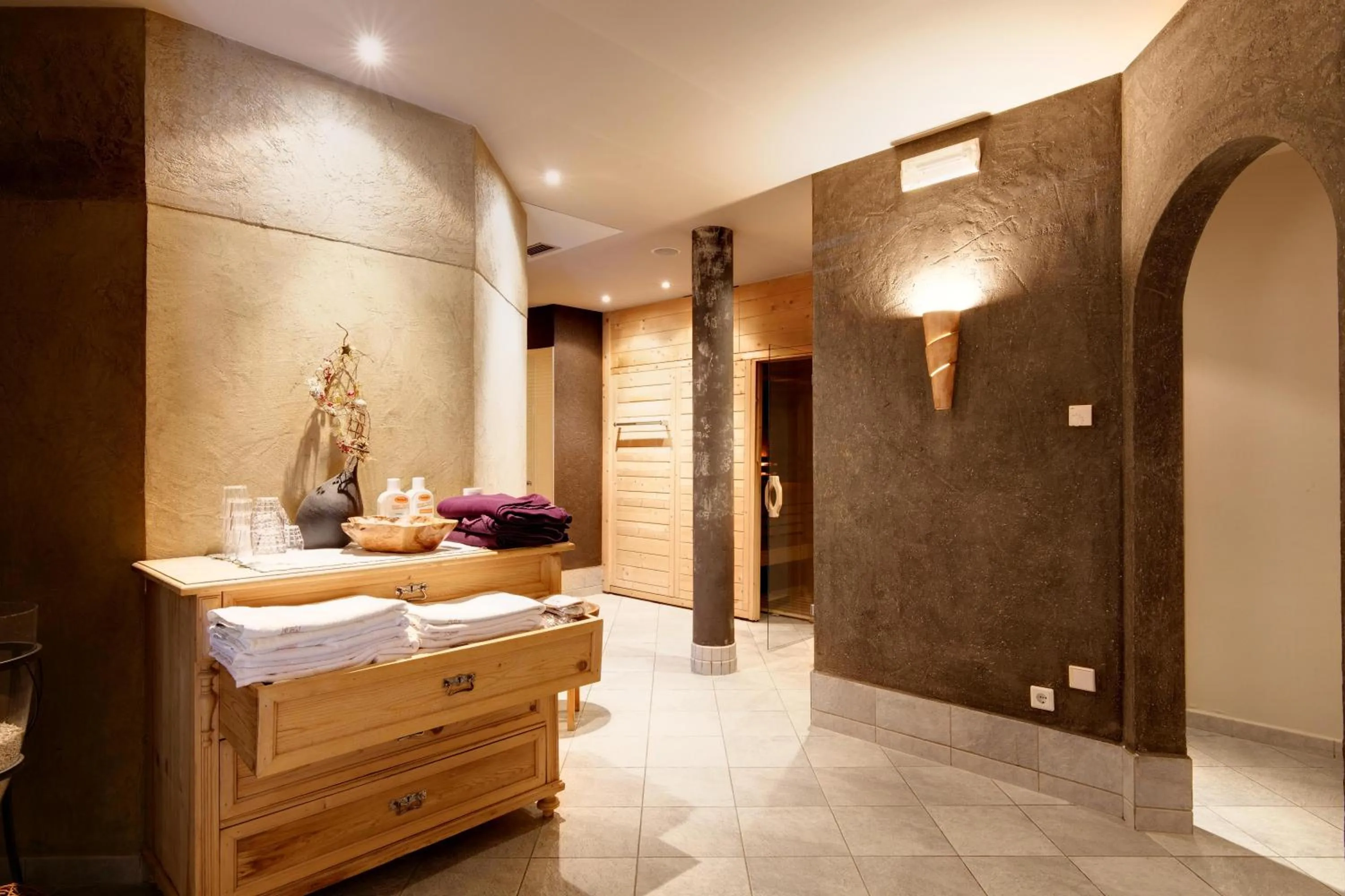 Sauna, Bed in Hotel Pfandleralm