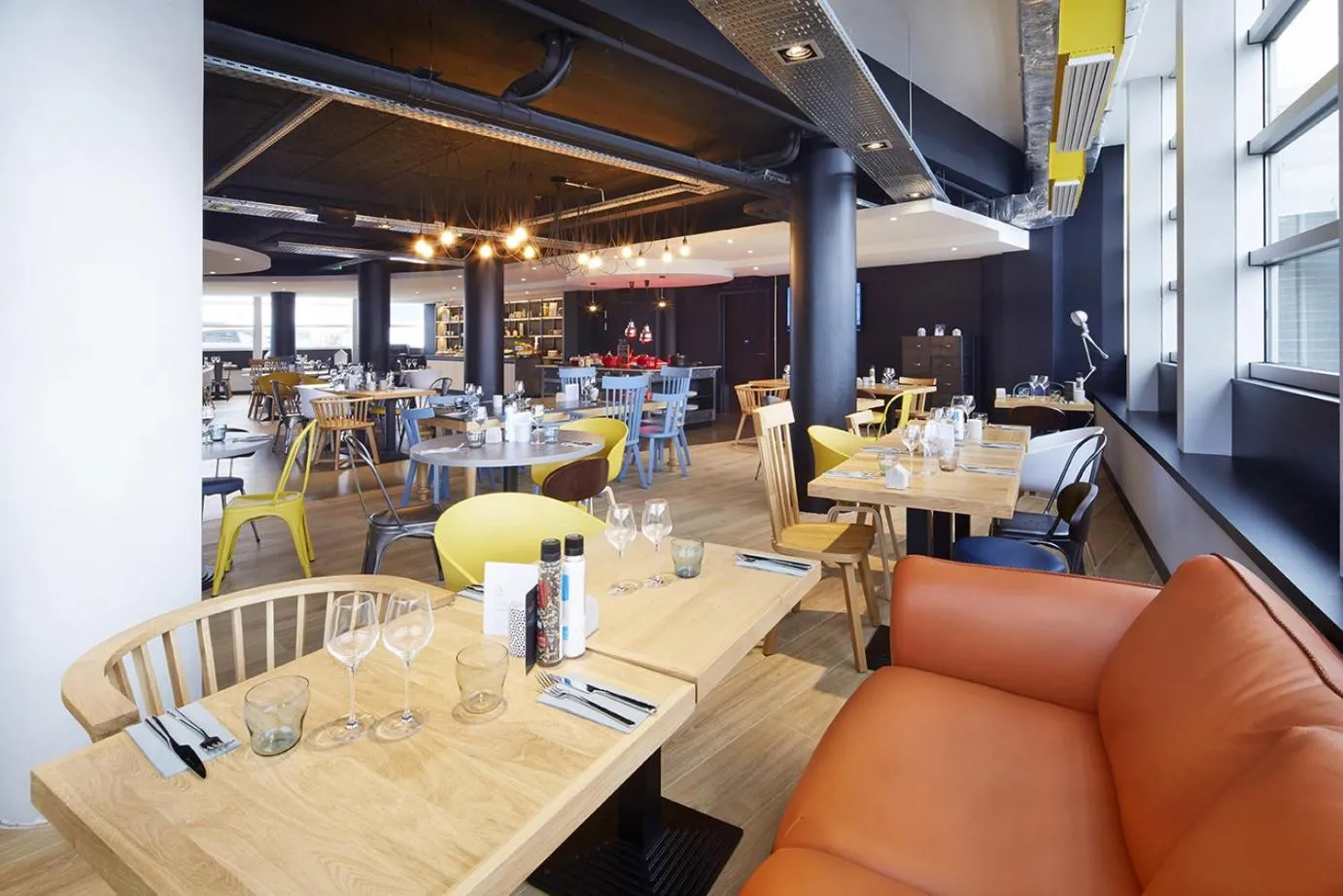 Restaurant/places to eat in Campanile Le Bourget – Airport