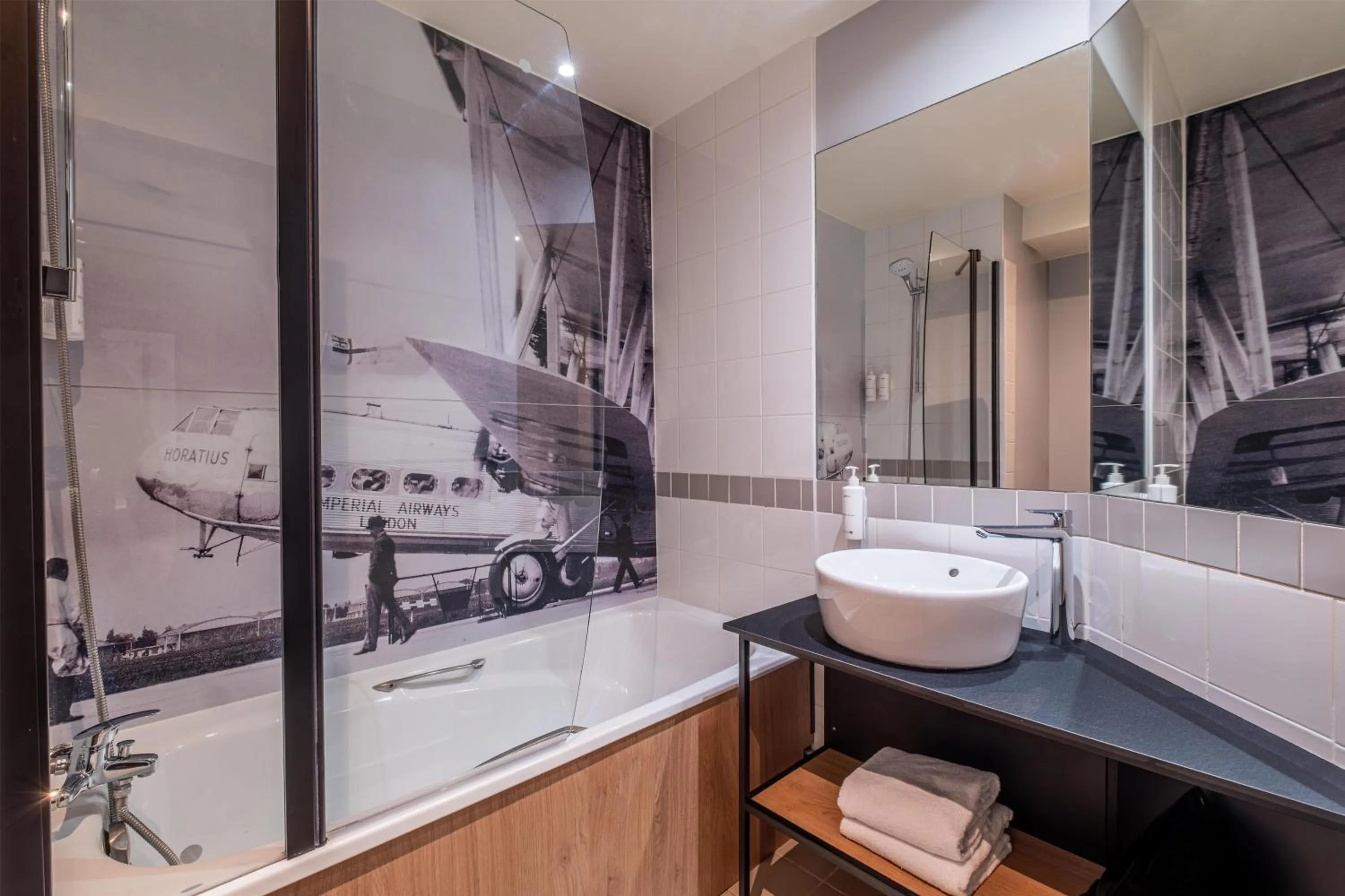 Bathroom in Radisson Hotel Paris Le Bourget