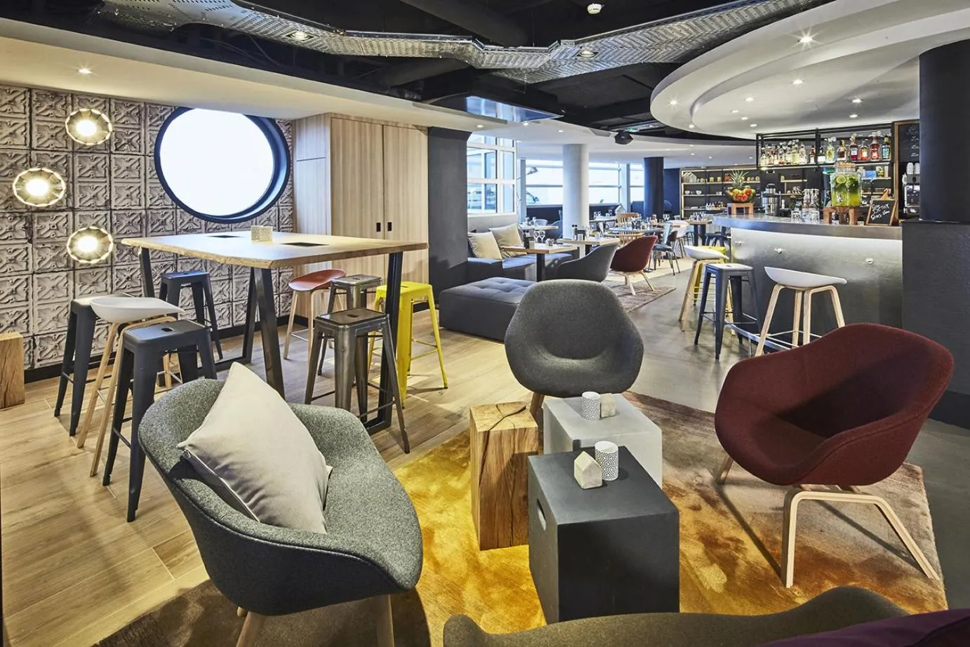 Restaurant/places to eat in Campanile Le Bourget – Airport