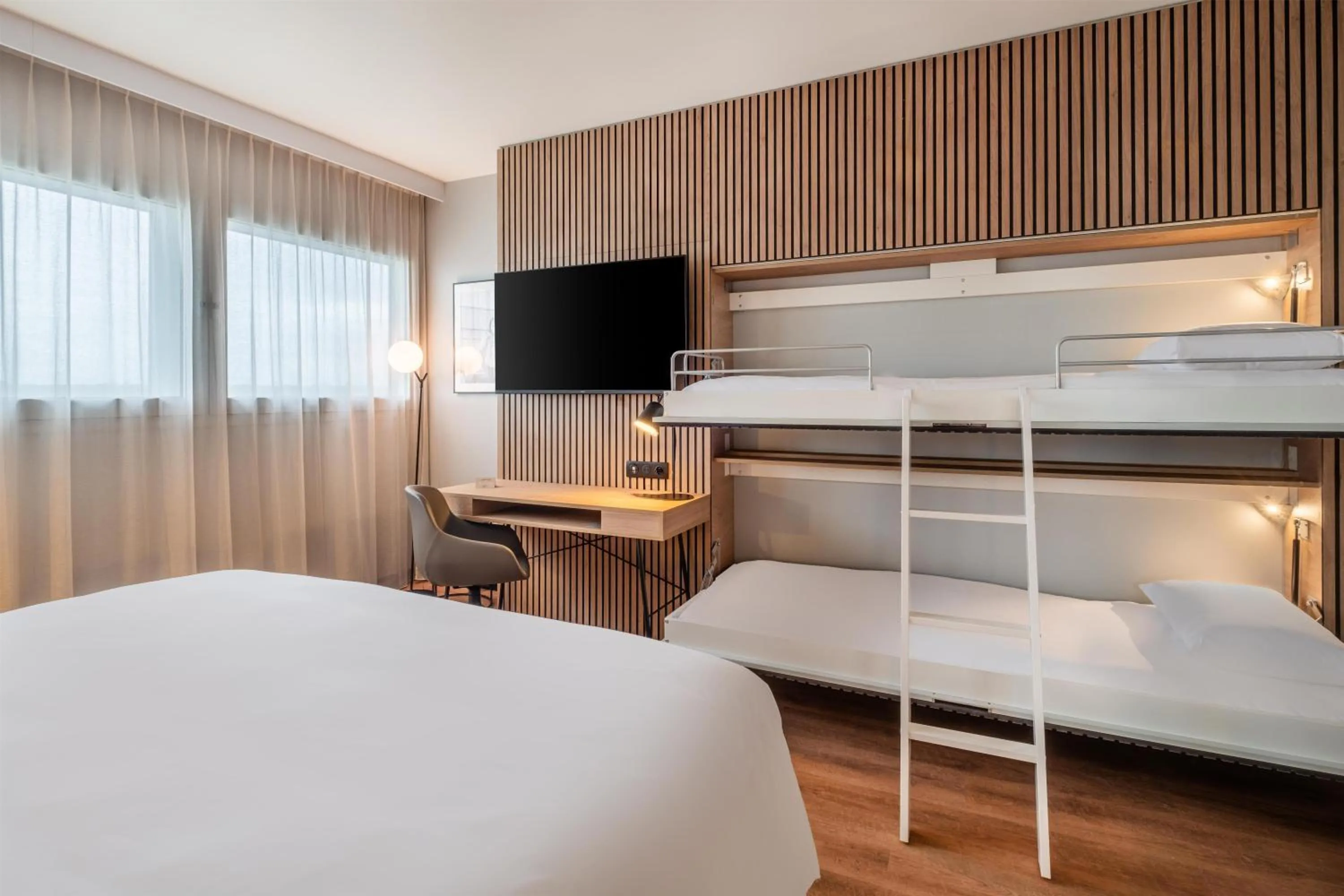 Bedroom, Bed in Radisson Hotel Paris Le Bourget