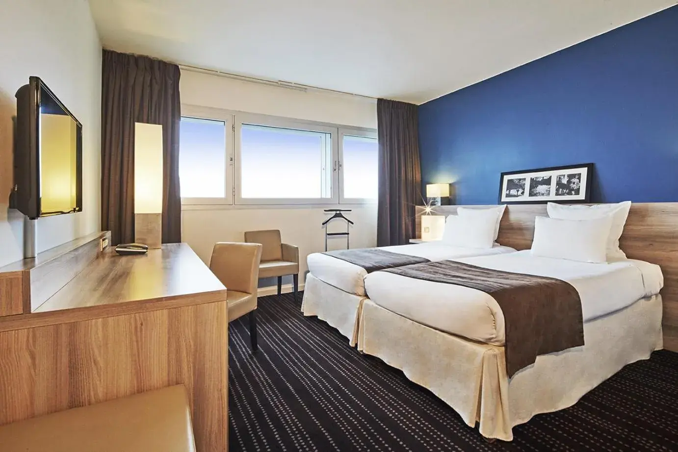 Bedroom, Bed in Campanile Le Bourget – Airport Bedroom, Bed in Campanile Le Bourget – Airport