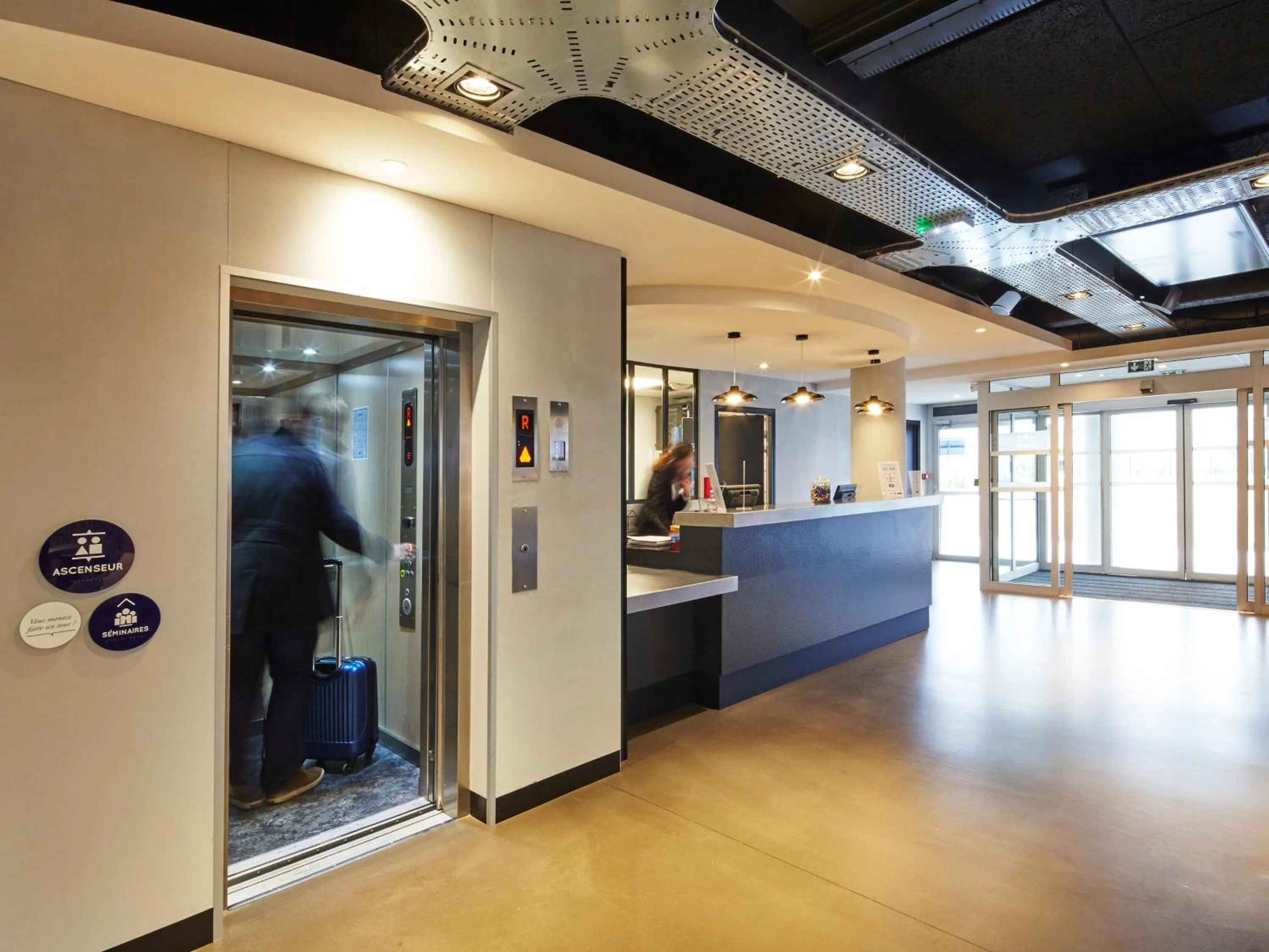 Lobby or reception in Campanile Le Bourget – Airport
