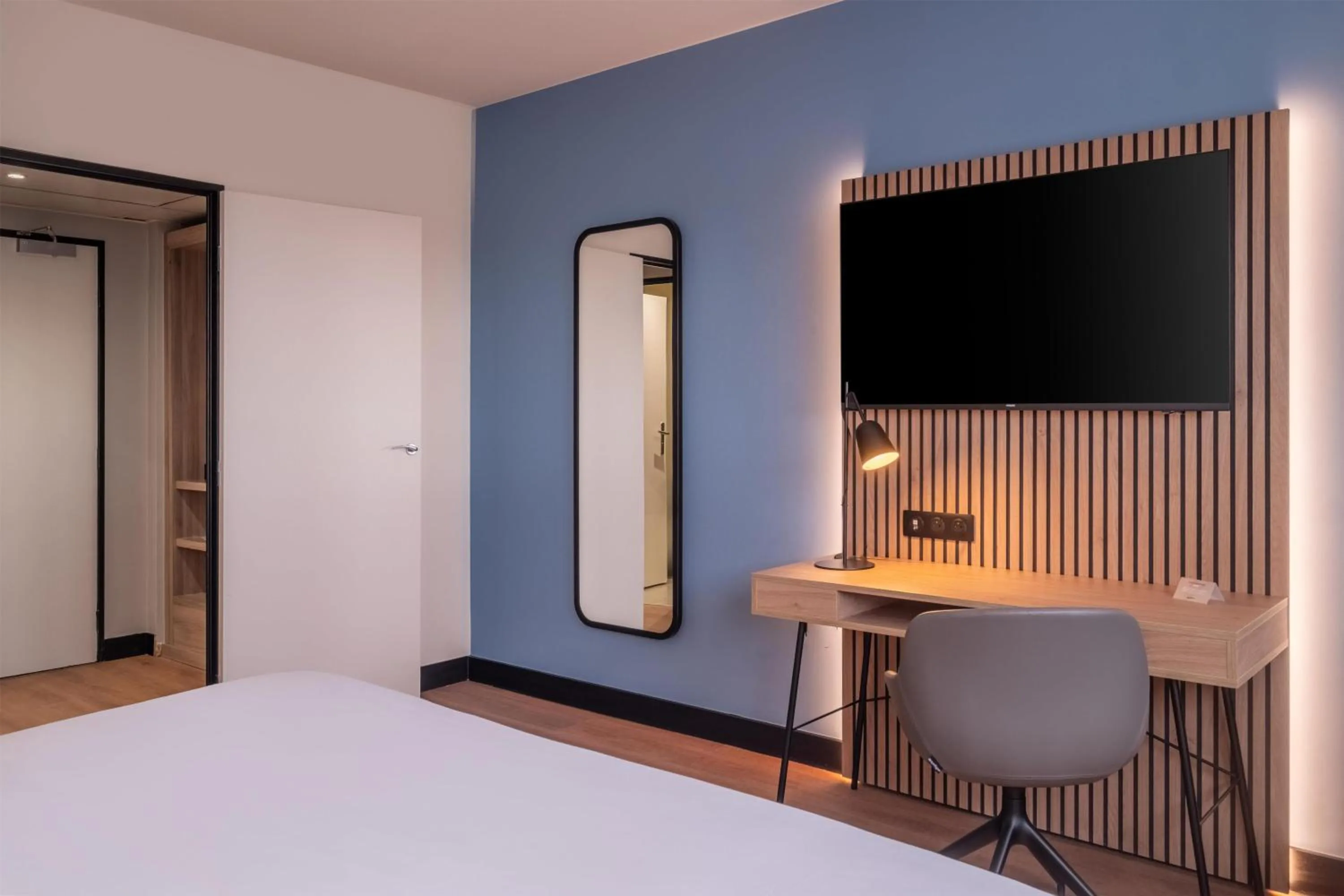 Bedroom, Bed in Radisson Hotel Paris Le Bourget