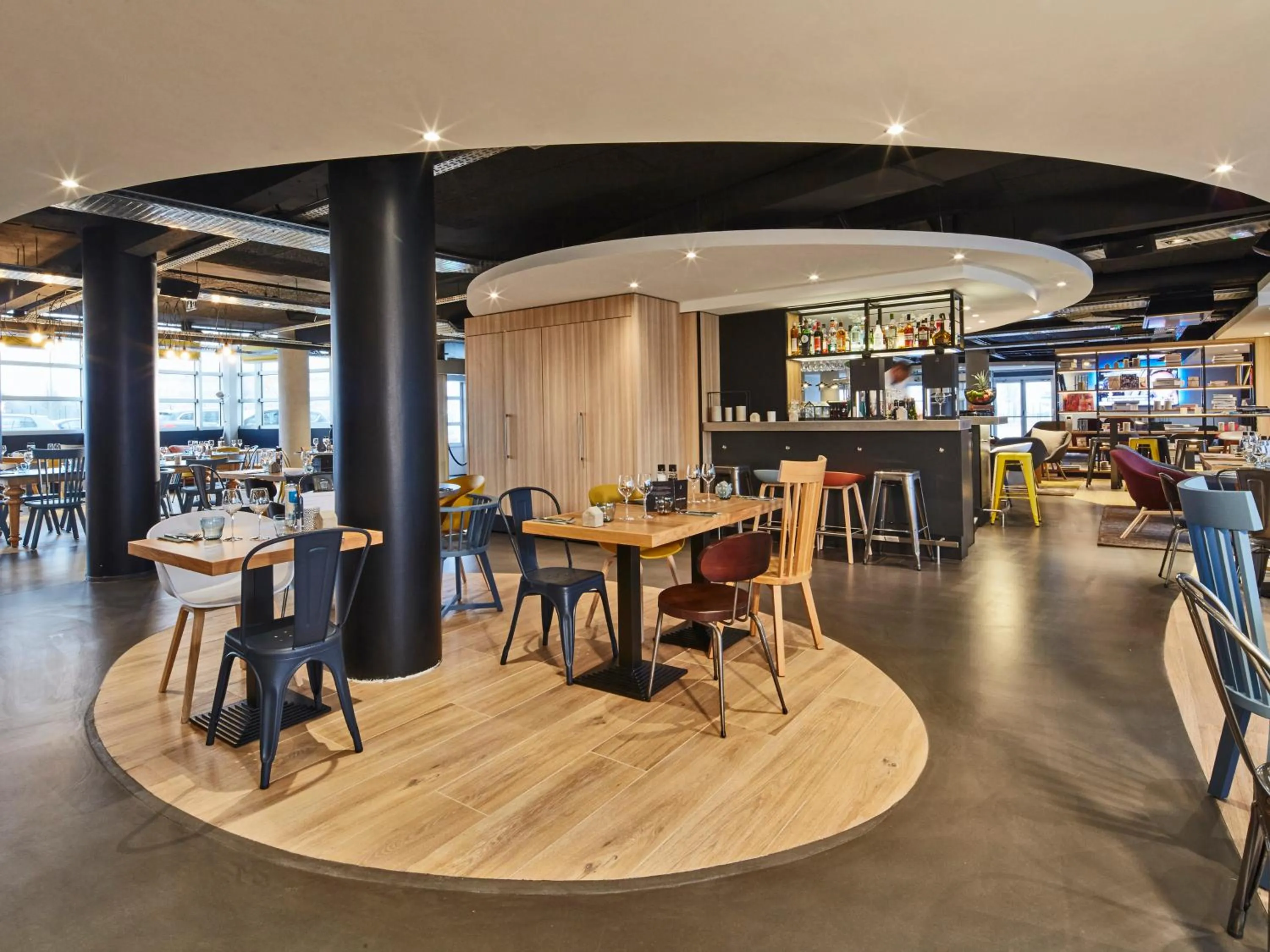 Restaurant/places to eat in Campanile Le Bourget – Airport