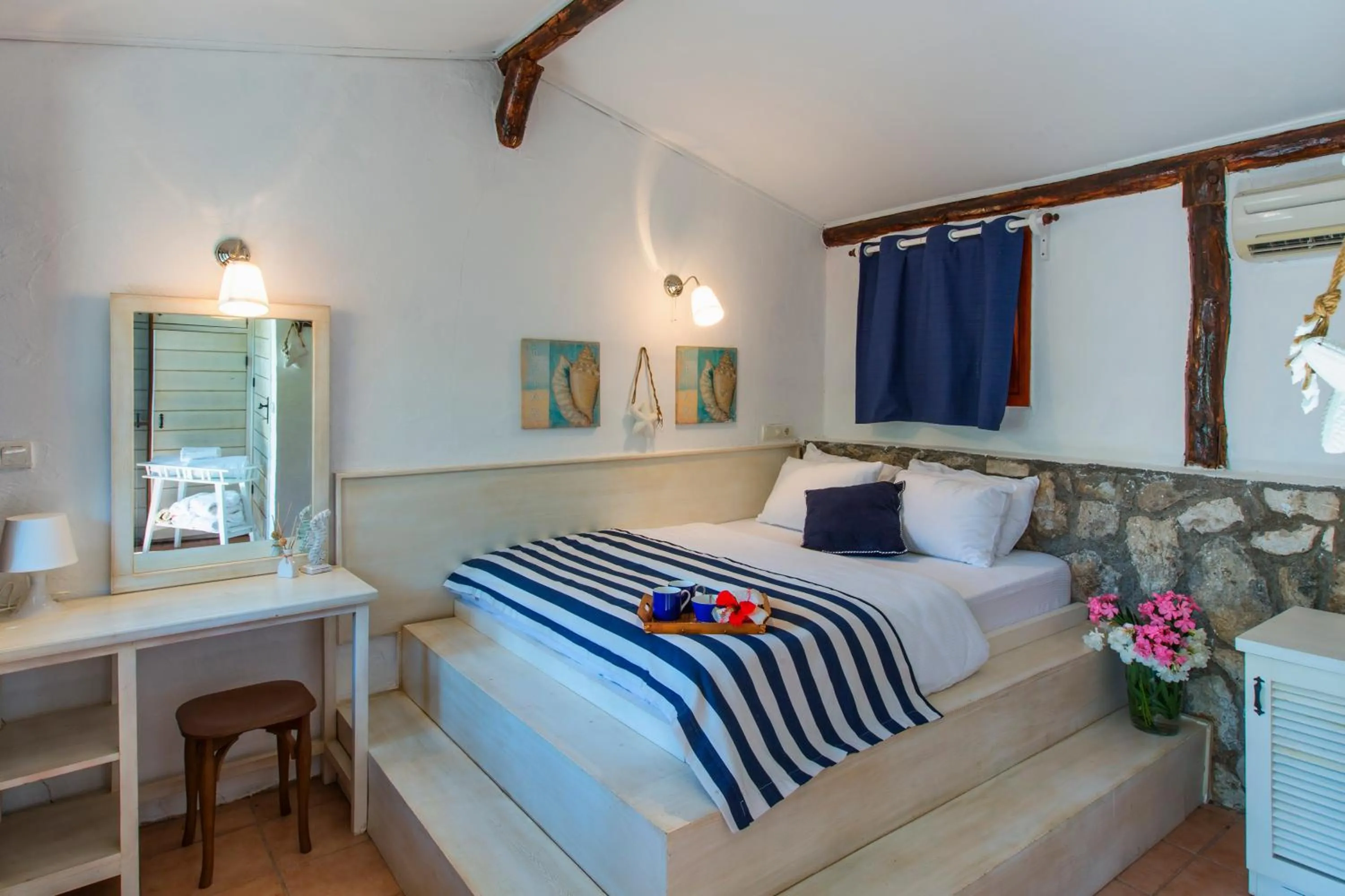 Bedroom, Bed in Nautical Hotel