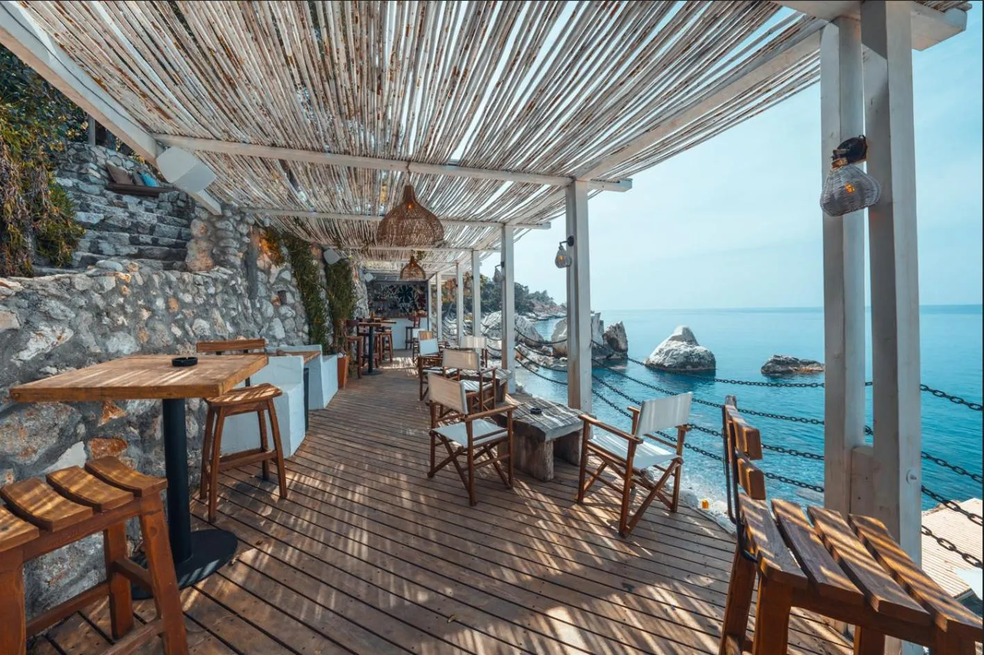 Restaurant/places to eat in Nautical Hotel